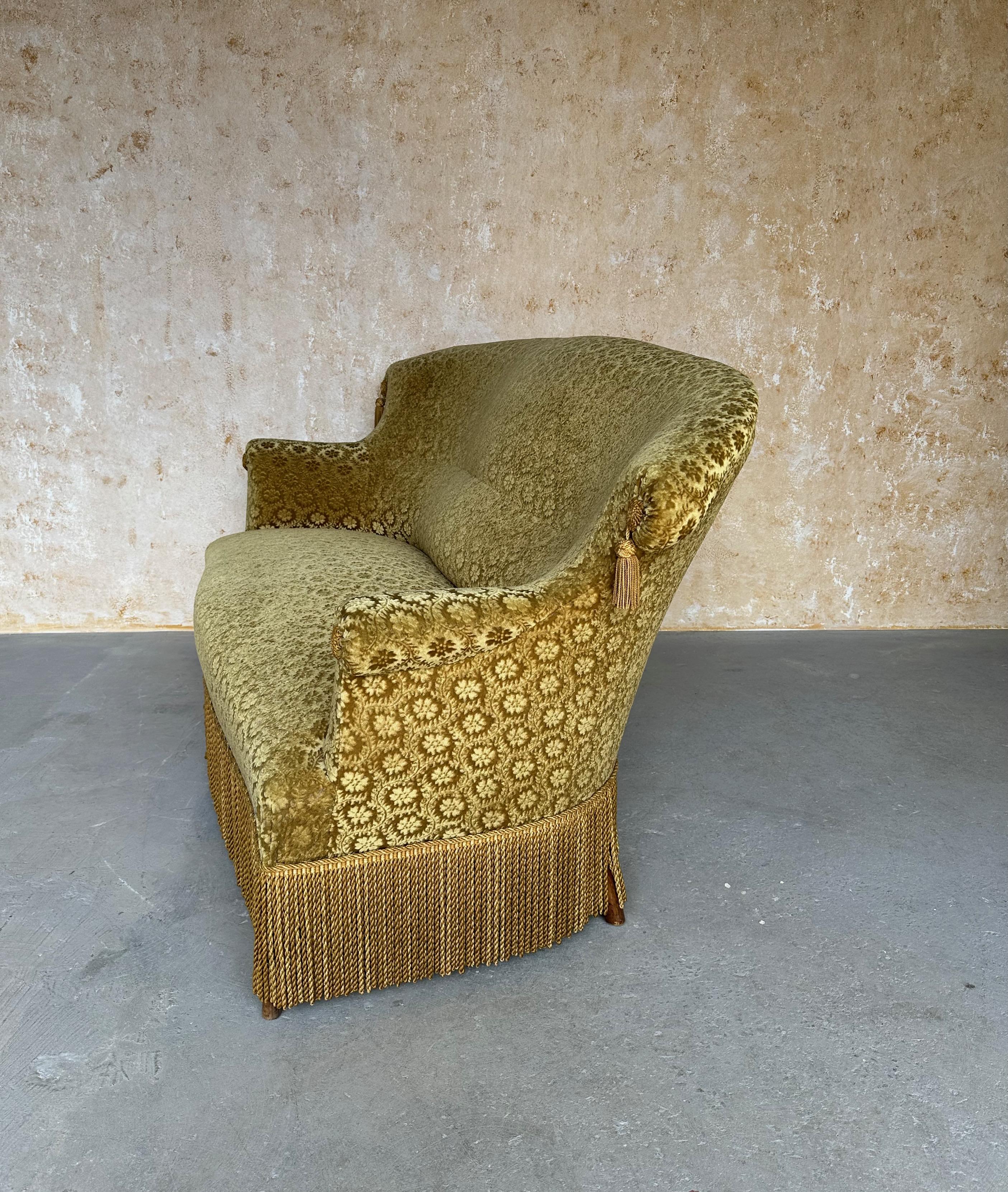 Divano francese in stile Napoleone III in velluto dorato vintage in vendita 4
