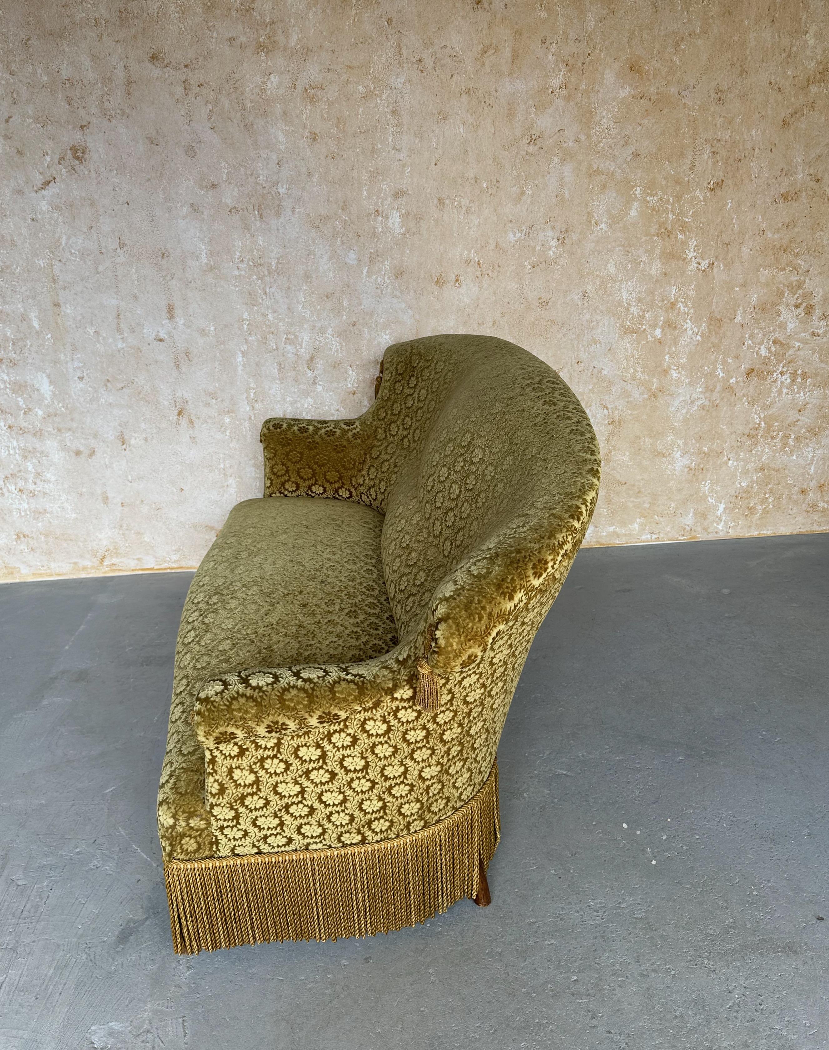 Divano francese in stile Napoleone III in velluto dorato vintage in vendita 5