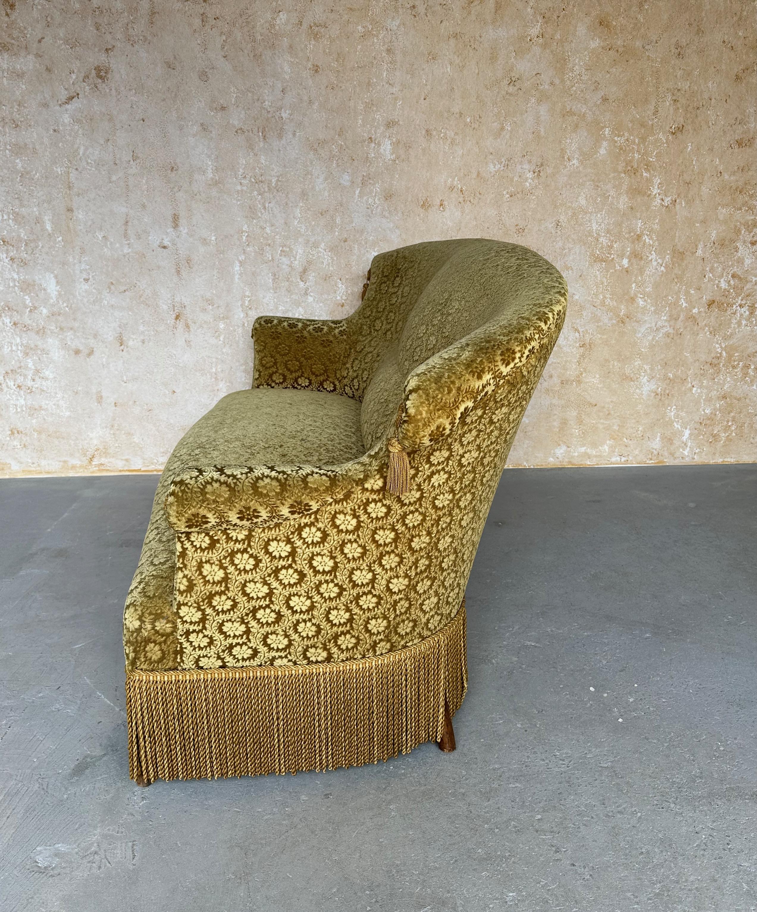 Divano francese in stile Napoleone III in velluto dorato vintage in vendita 6
