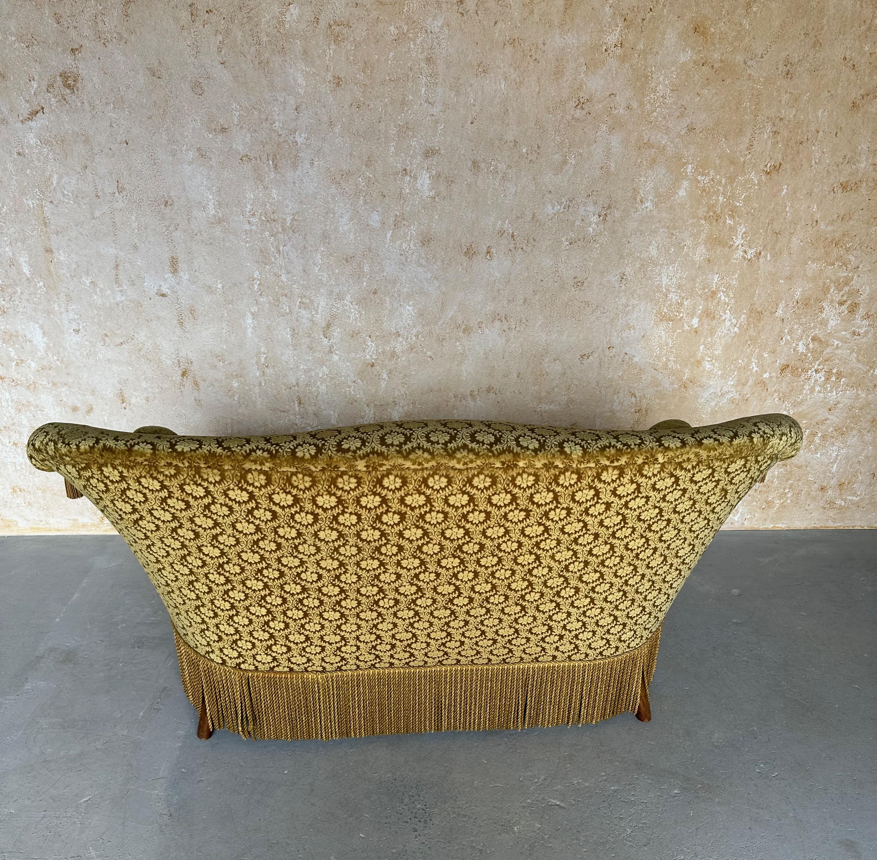 Divano francese in stile Napoleone III in velluto dorato vintage in vendita 10