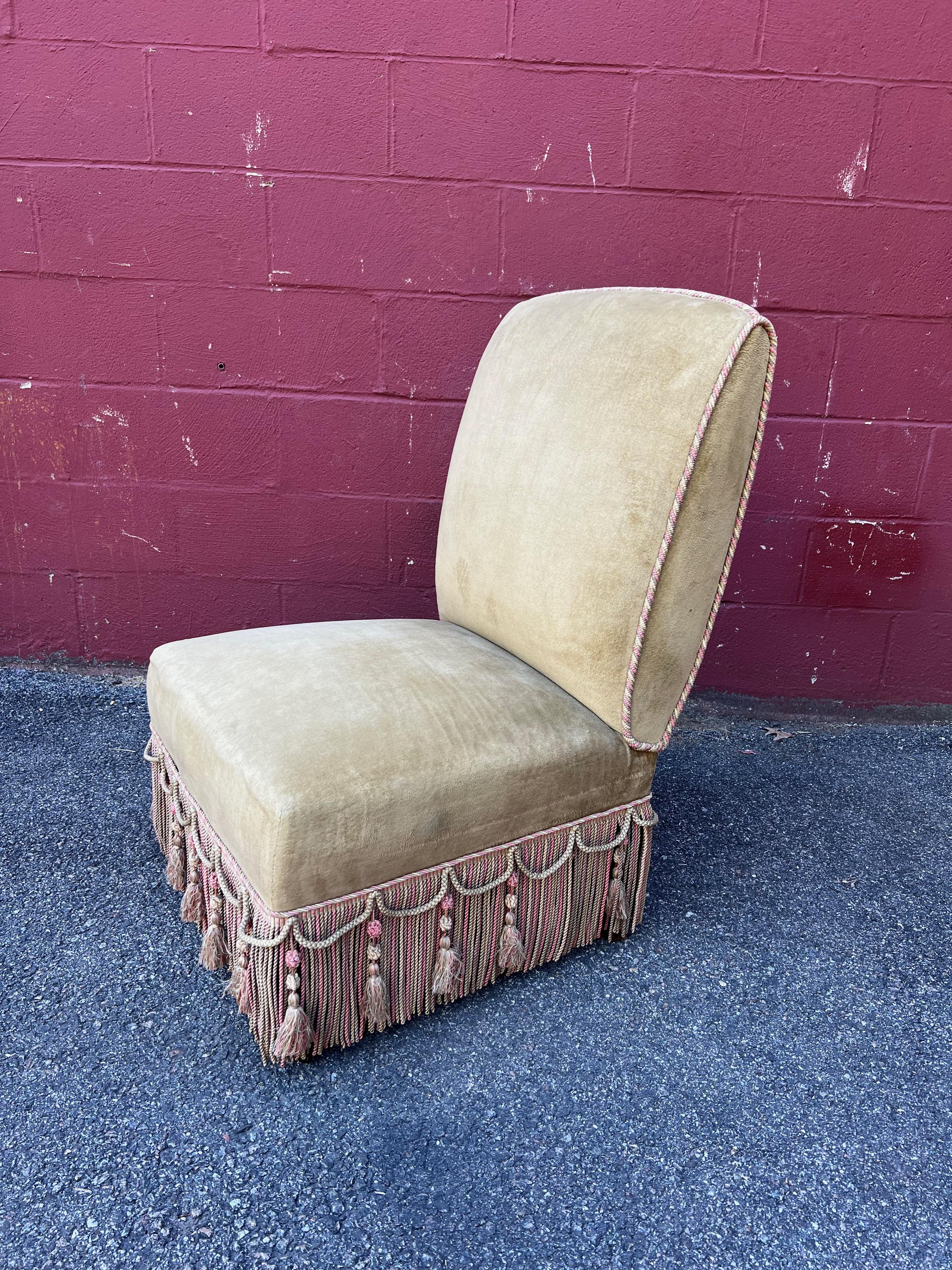 French Napoleon III Style Slipper Chair In Good Condition For Sale In Buchanan, NY