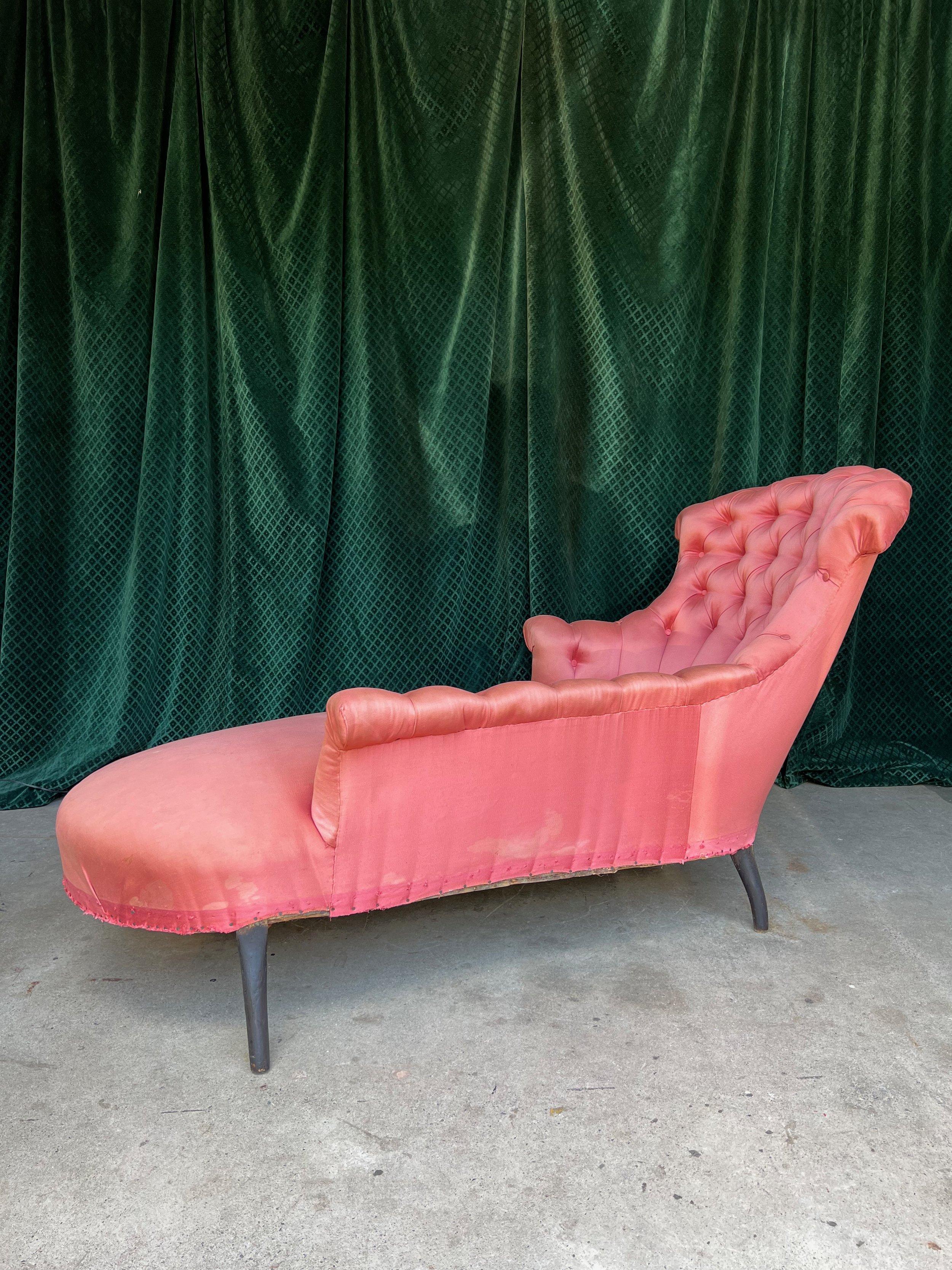  French Napoleon III Tufted Chaise Lounge 2