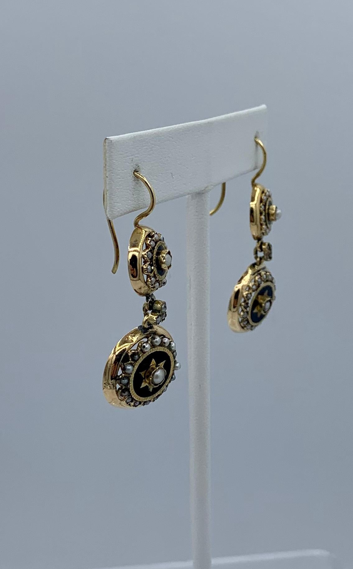 French Napoleon III Victorian Enamel Pearl Dangle Drop Earrings 18 Karat Gold For Sale 2