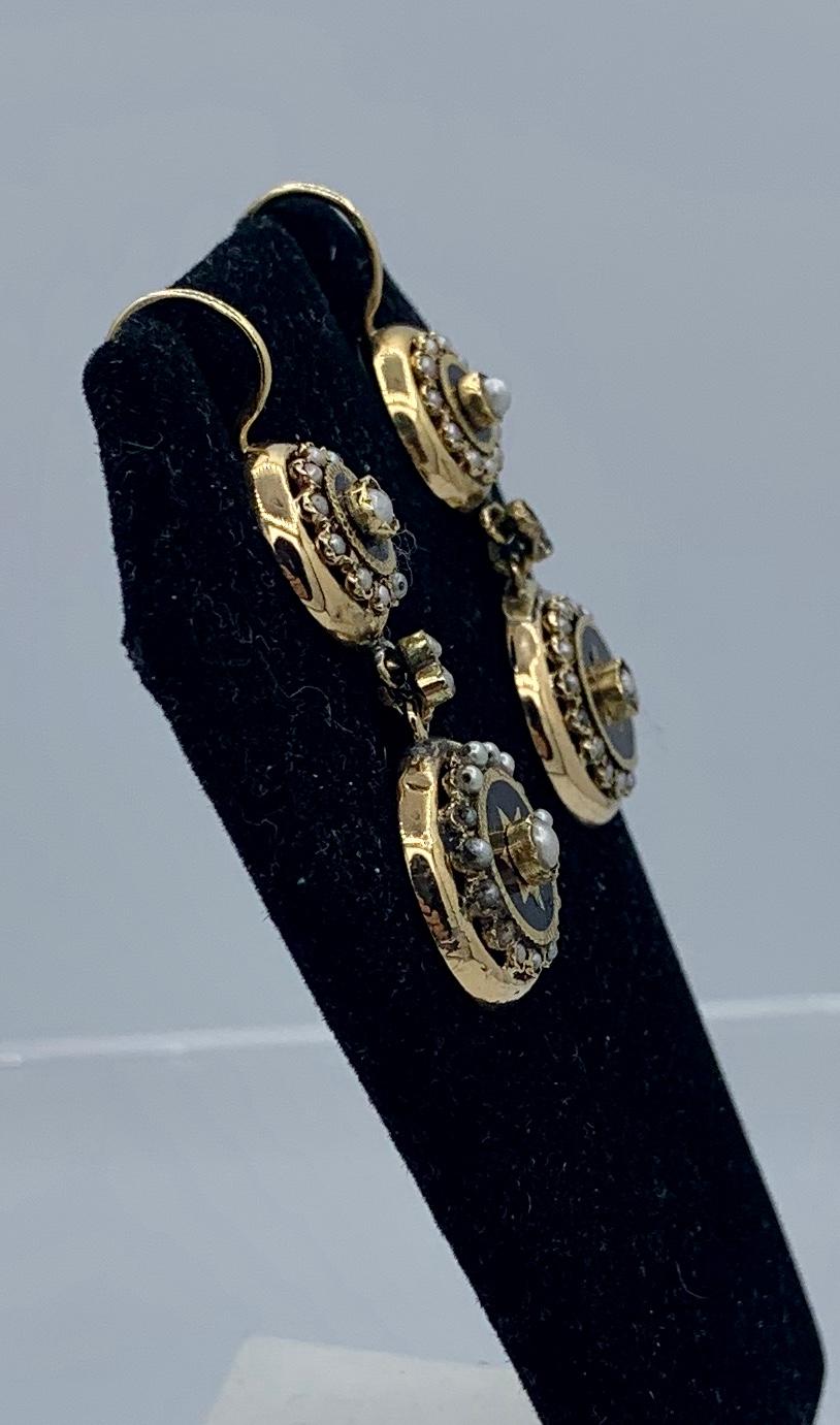 French Napoleon III Victorian Enamel Pearl Dangle Drop Earrings 18 Karat Gold For Sale 3