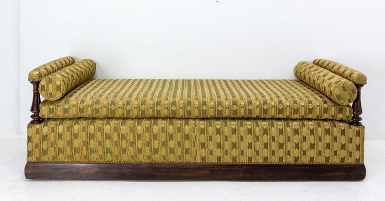 French Napoleon III Walnut Sofa Banquette French Late 19th Century In Good Condition For Sale In Labrit, Landes