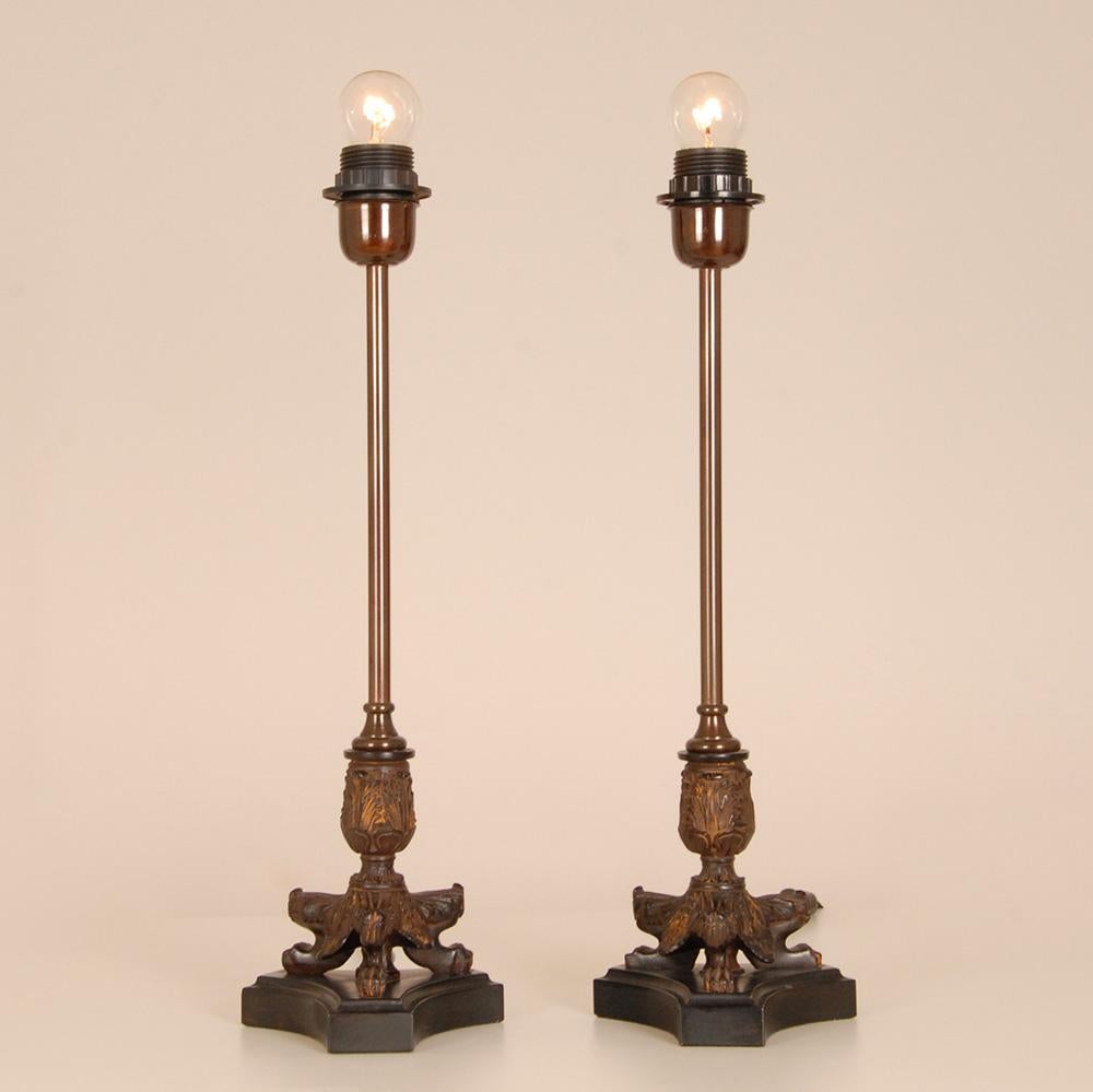 Lampade da tavolo francesi napoleoniche Tartan Base a treppiede Zampe di leone Lampade impero una coppia in vendita 2