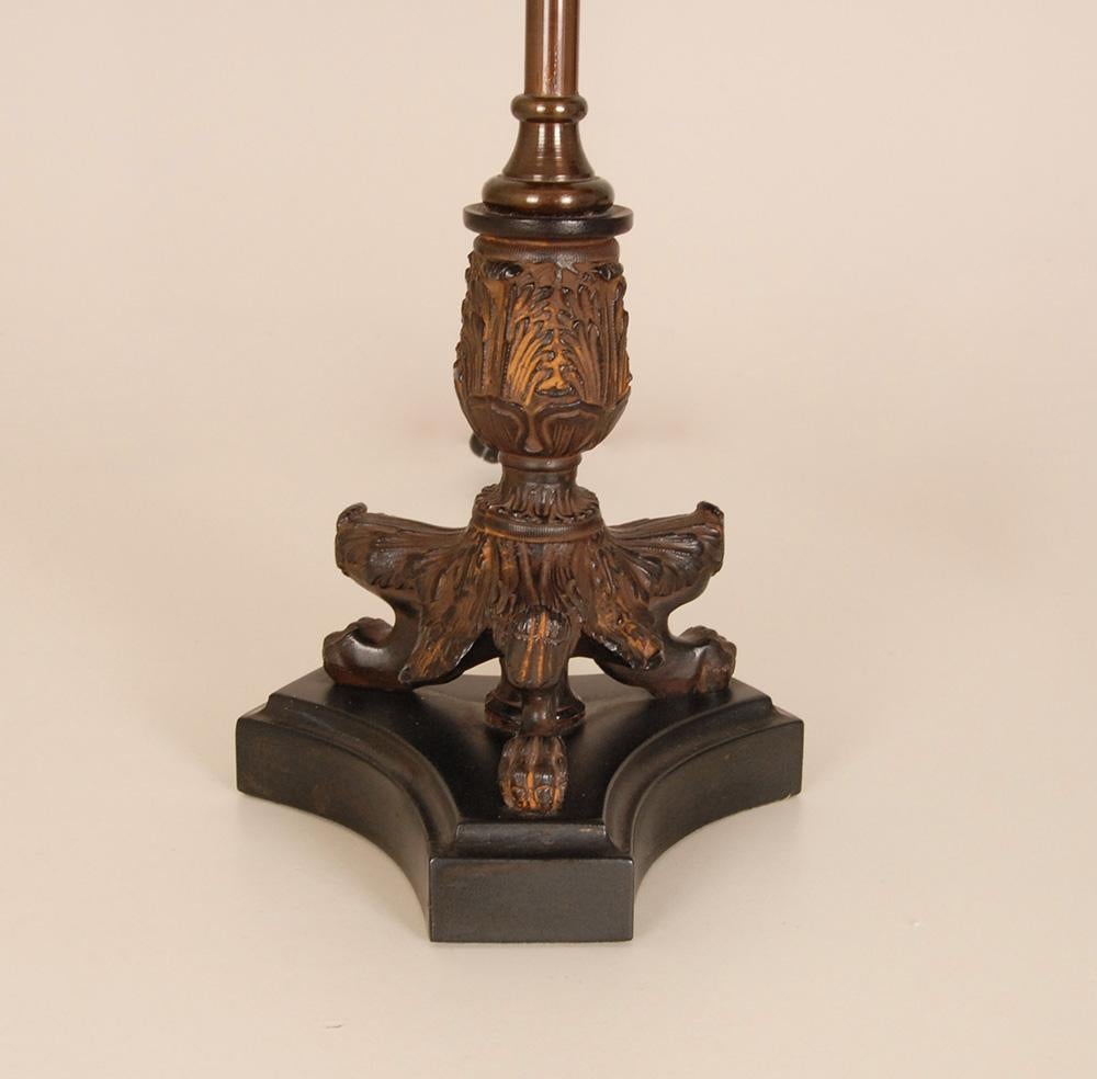 Lampade da tavolo francesi napoleoniche Tartan Base a treppiede Zampe di leone Lampade impero una coppia In condizioni buone in vendita a Wommelgem, VAN