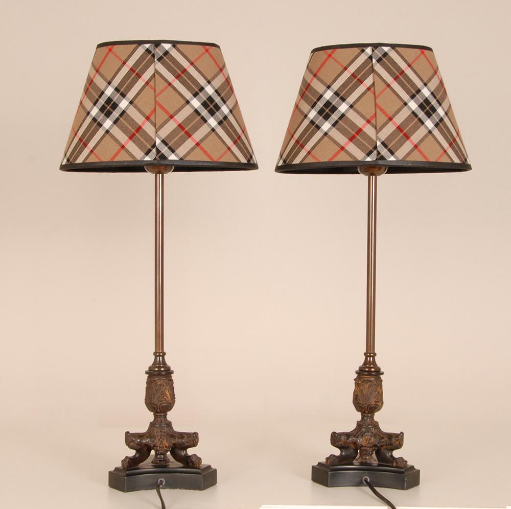 Lampade da tavolo francesi napoleoniche Tartan Base a treppiede Zampe di leone Lampade impero una coppia in vendita 1