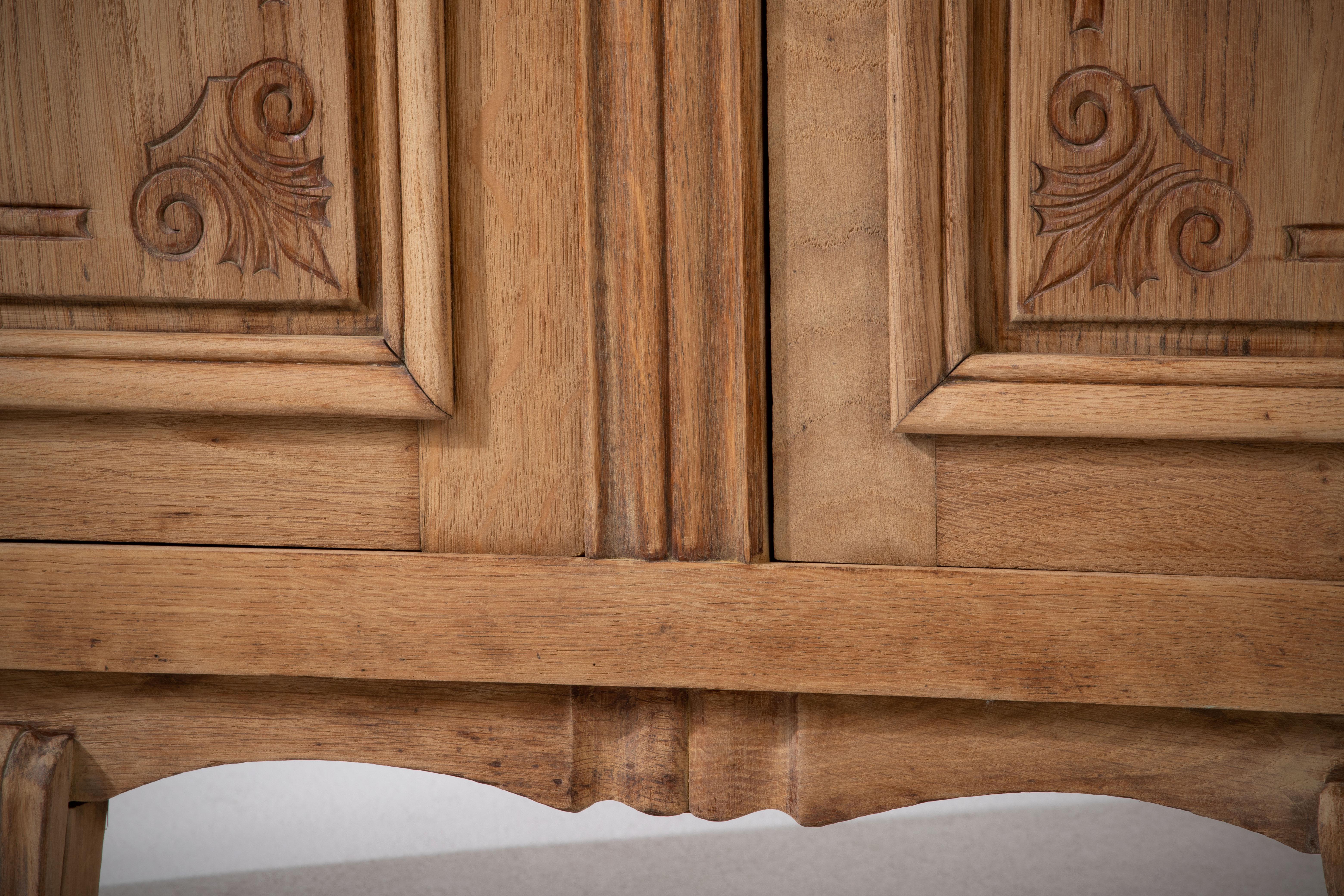 Chêne Armoire française en Oak Nature, 1940 en vente