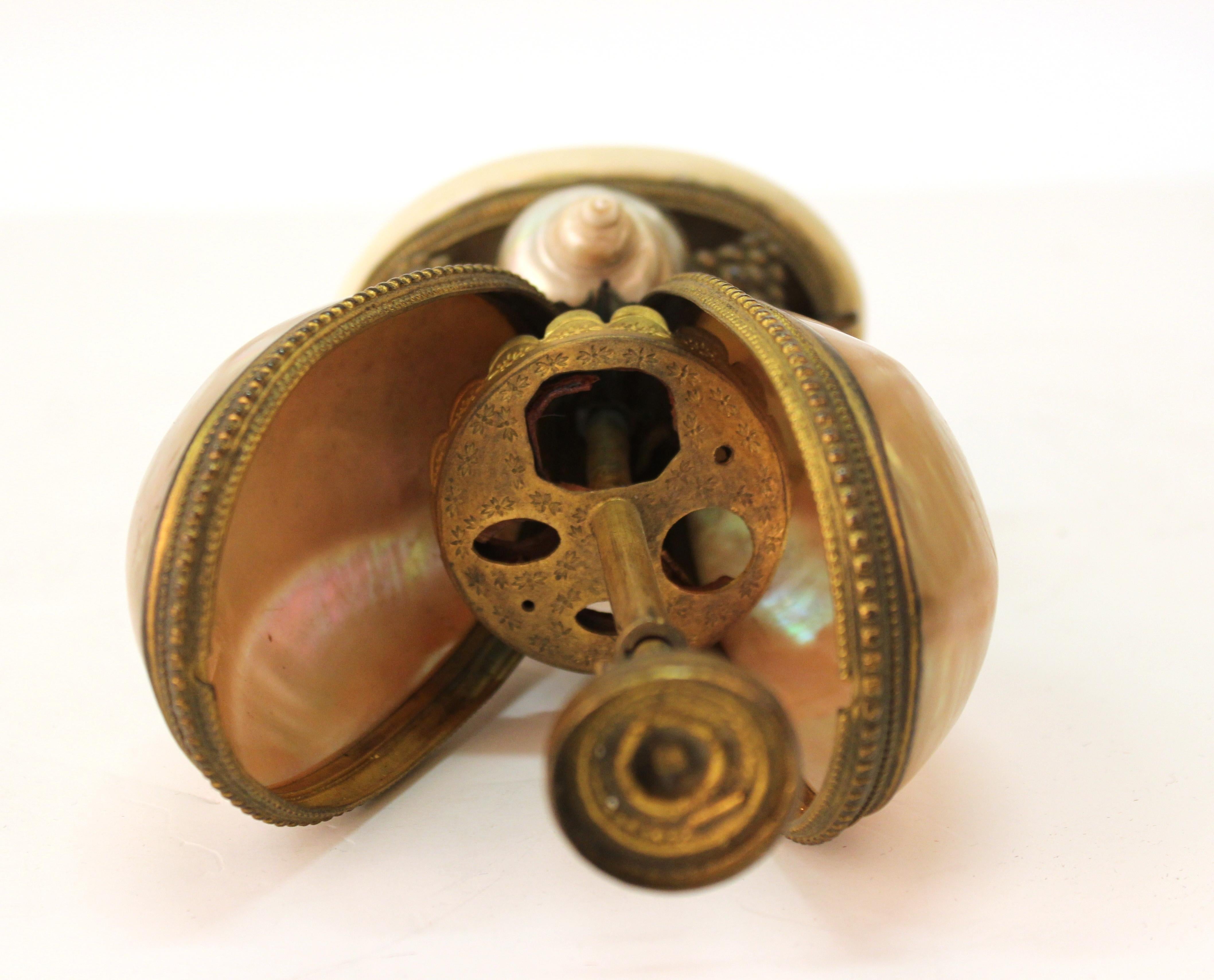 French Nautilus Shell and Ormolu Gilt Metal Mounted Egg-Shaped Mechanical Holder 6