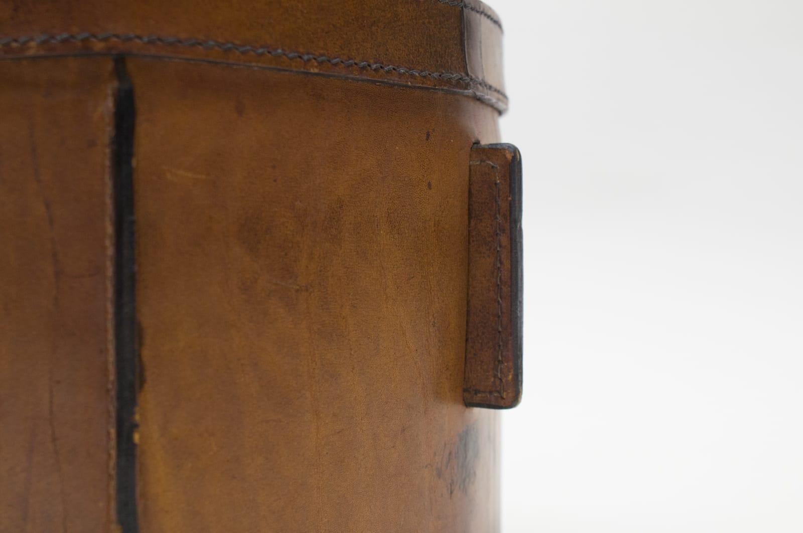 French Neck Leather Magazine Holder in the Style of Jacques Adnet, 1960s For Sale 12