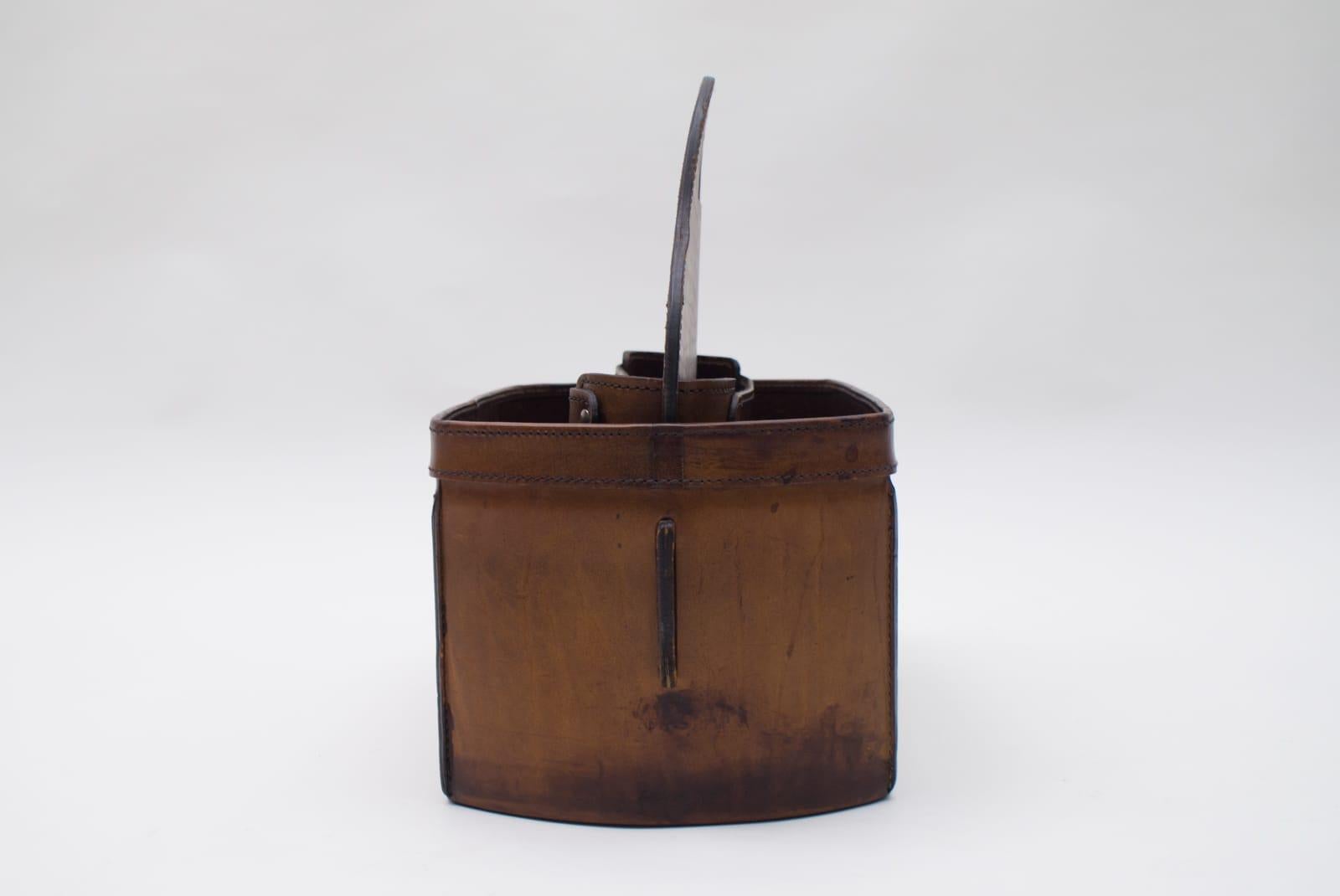 French Neck Leather Magazine Holder in the Style of Jacques Adnet, 1960s For Sale 2