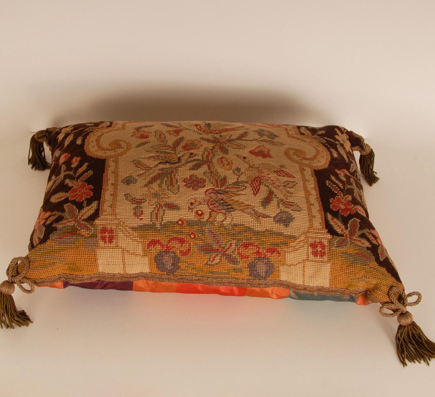 Französische Nadelspitze-Überwurf-Kissen, Tieren, Kissen, Metallic-Fäden, Cannetille, Gold (Napoleon III.) im Angebot