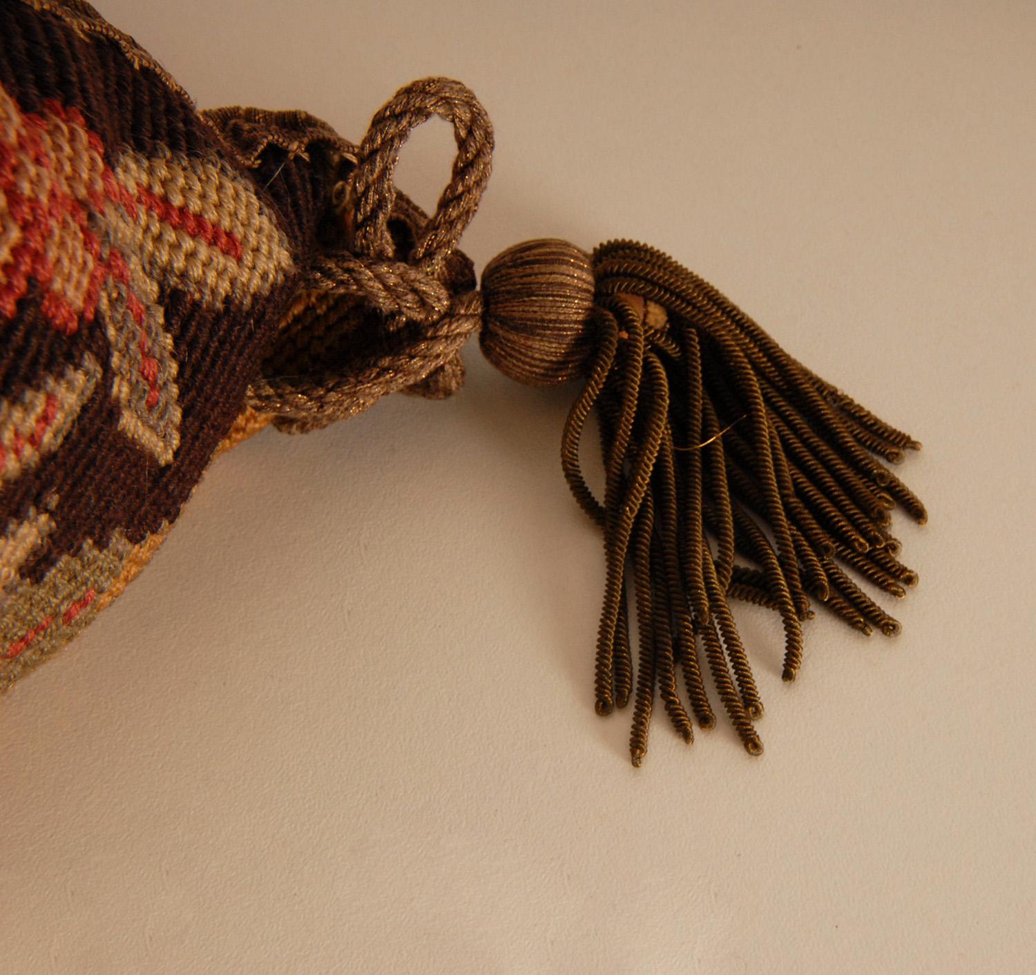 Französische Nadelspitze-Überwurf-Kissen, Tieren, Kissen, Metallic-Fäden, Cannetille, Gold im Angebot 1