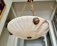 Lampadario a sospensione in alabastro in stile neoclassico francese