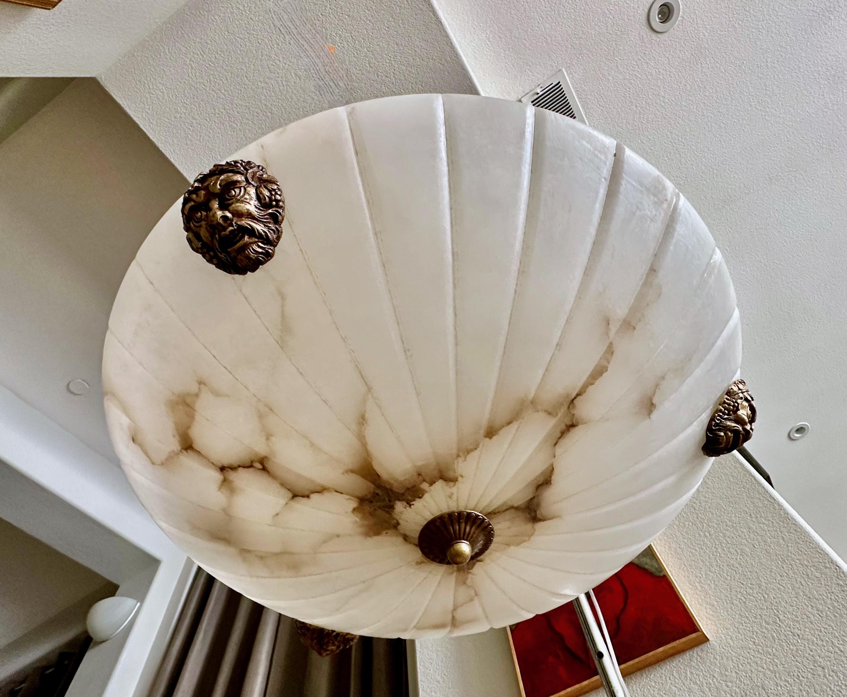 French Neo-Classic Style Alabaster Pendant Chandelier In condizioni buone in vendita a Palm Springs, CA