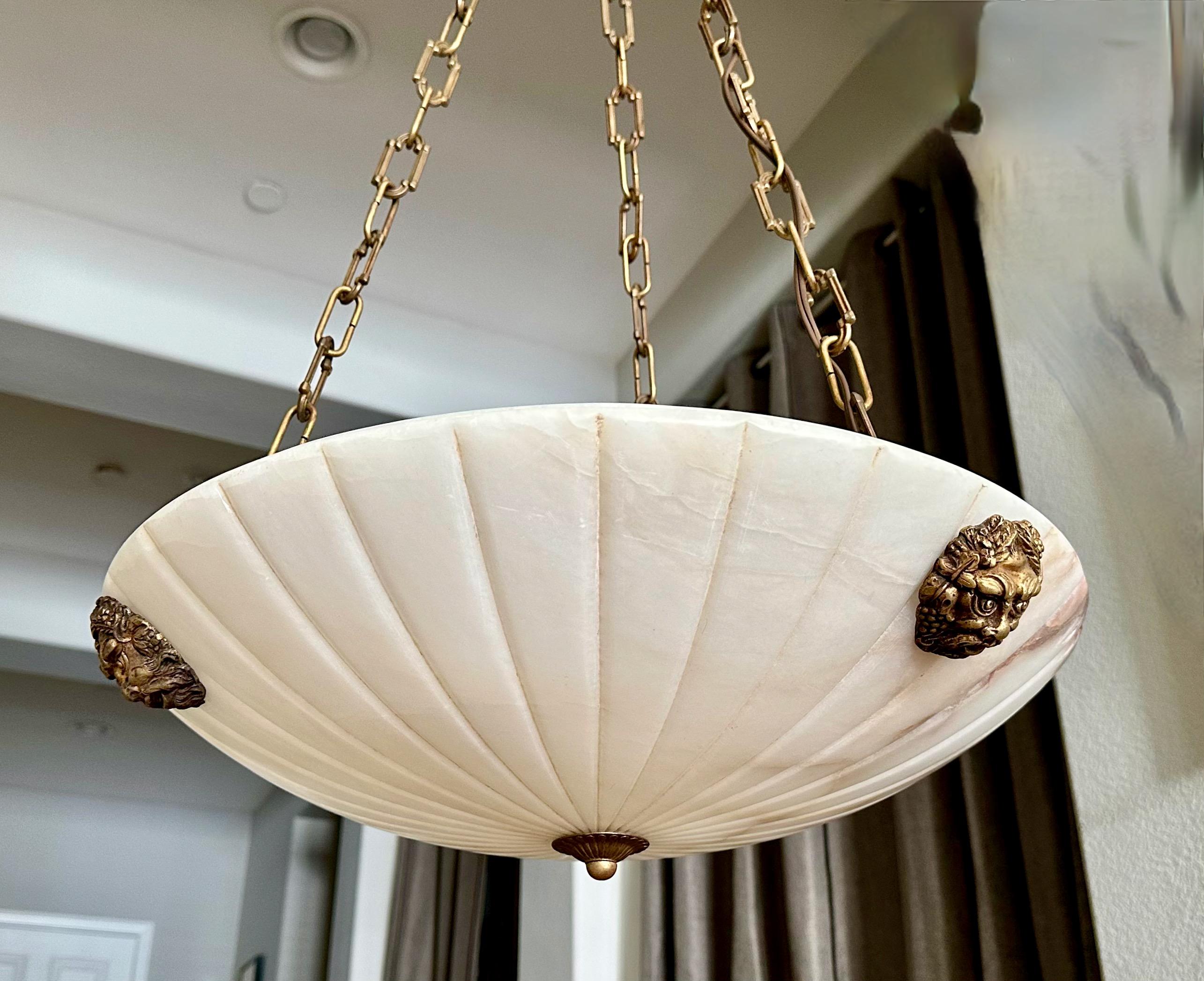 Metà XX secolo French Neo-Classic Style Alabaster Pendant Chandelier in vendita