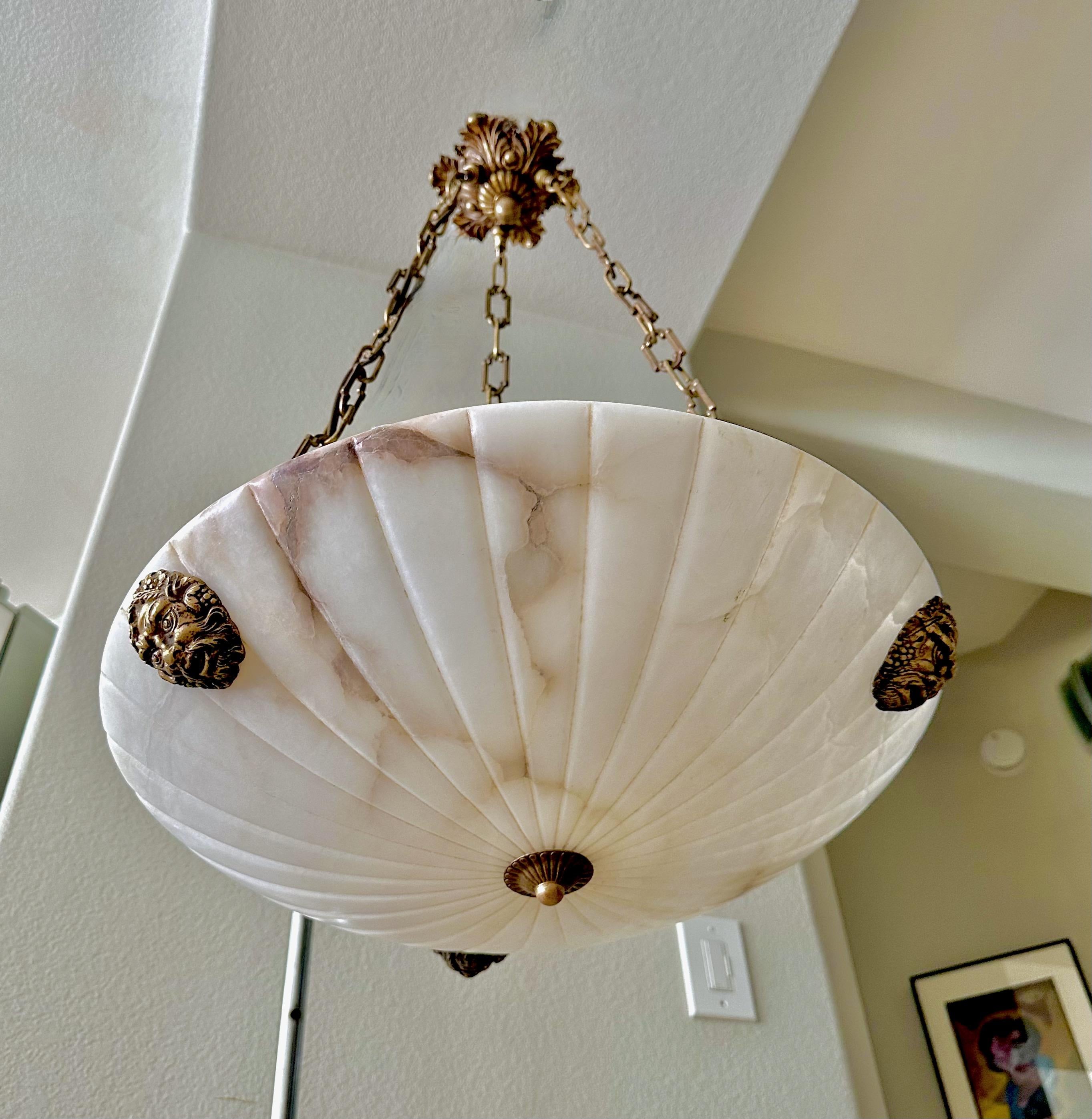 French Neo-Classic Style Alabaster Pendant Chandelier in vendita 1