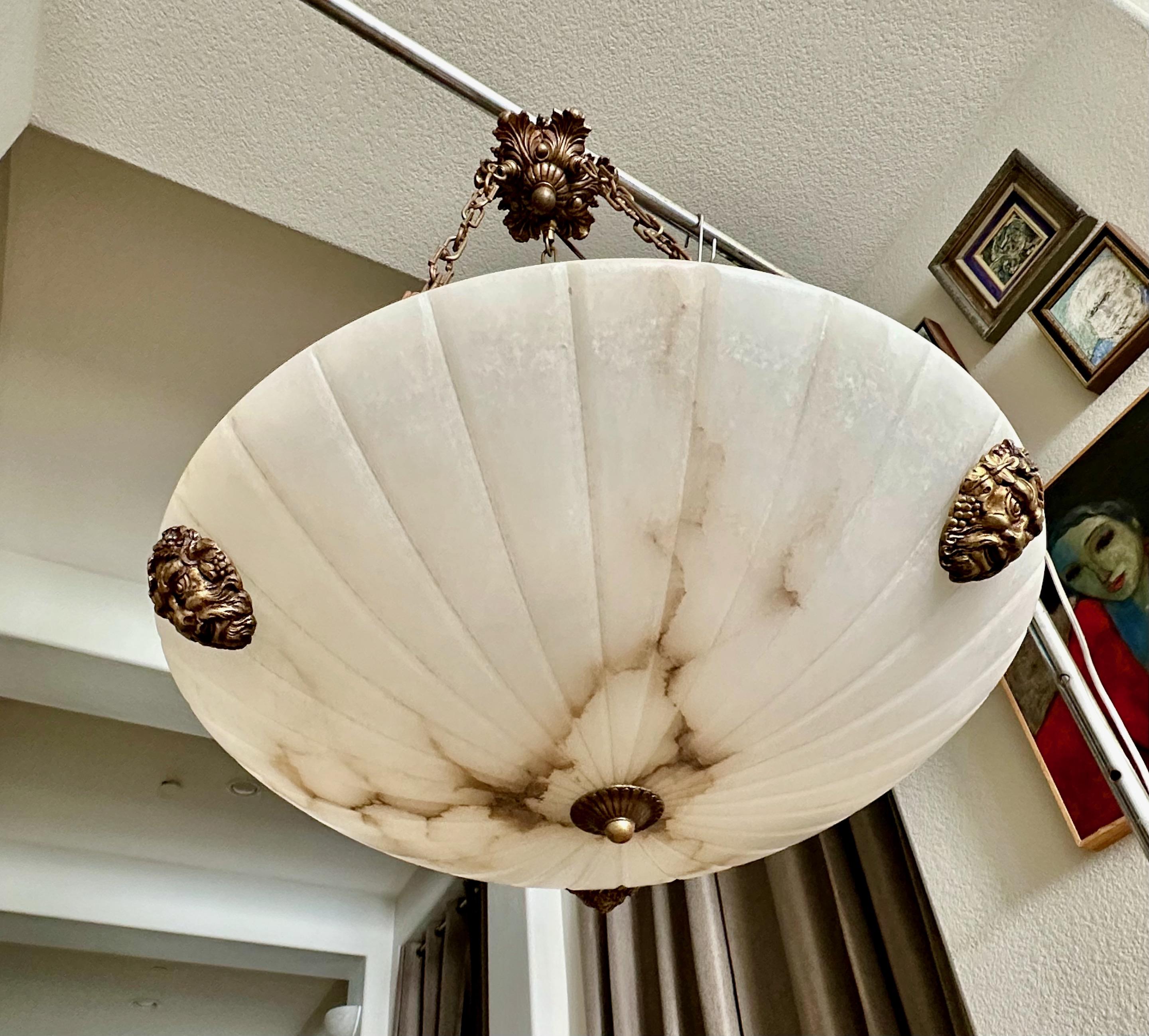 French Neo-Classic Style Alabaster Pendant Chandelier in vendita 1