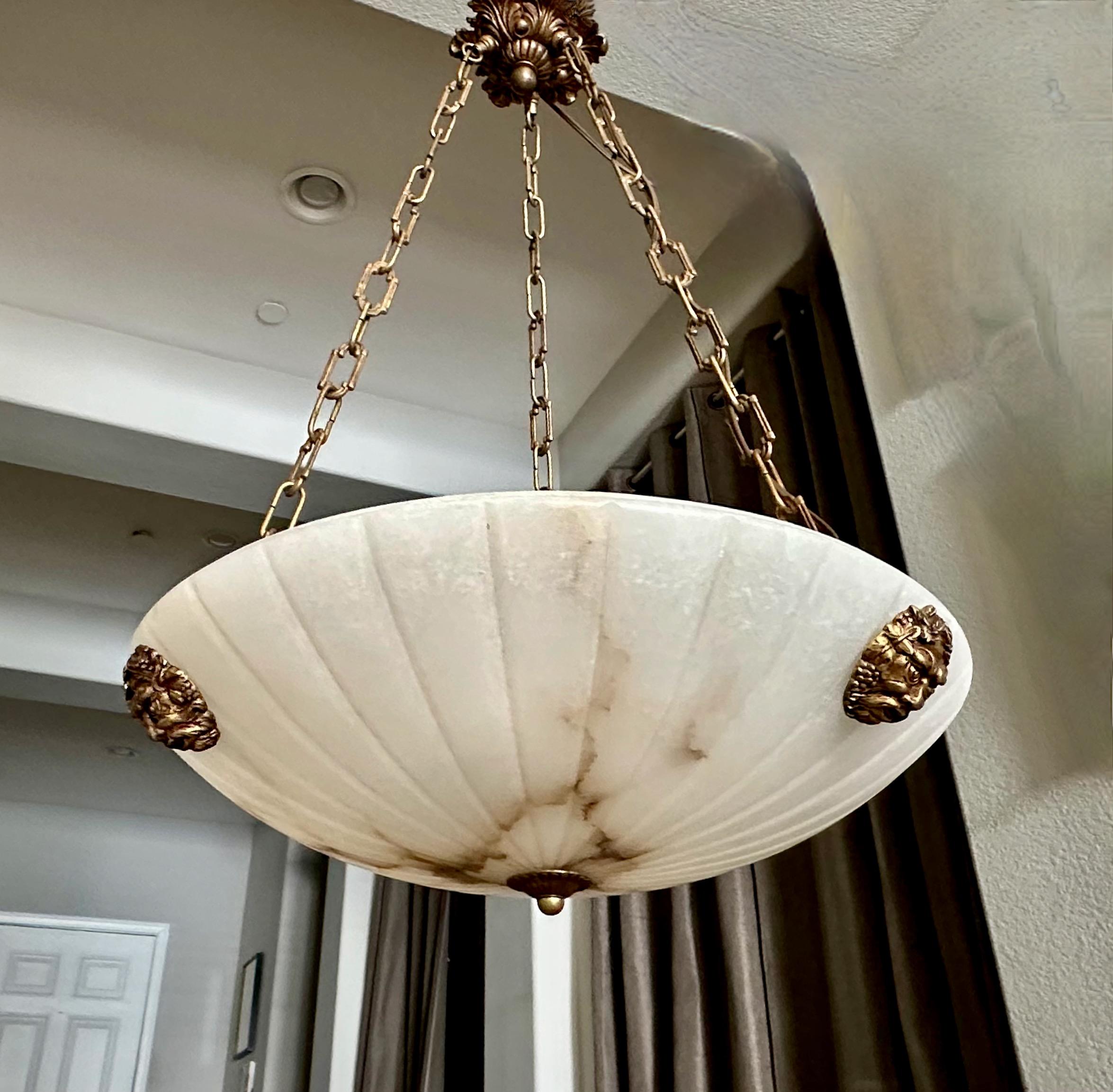 French Neo-Classic Style Alabaster Pendant Chandelier in vendita 2