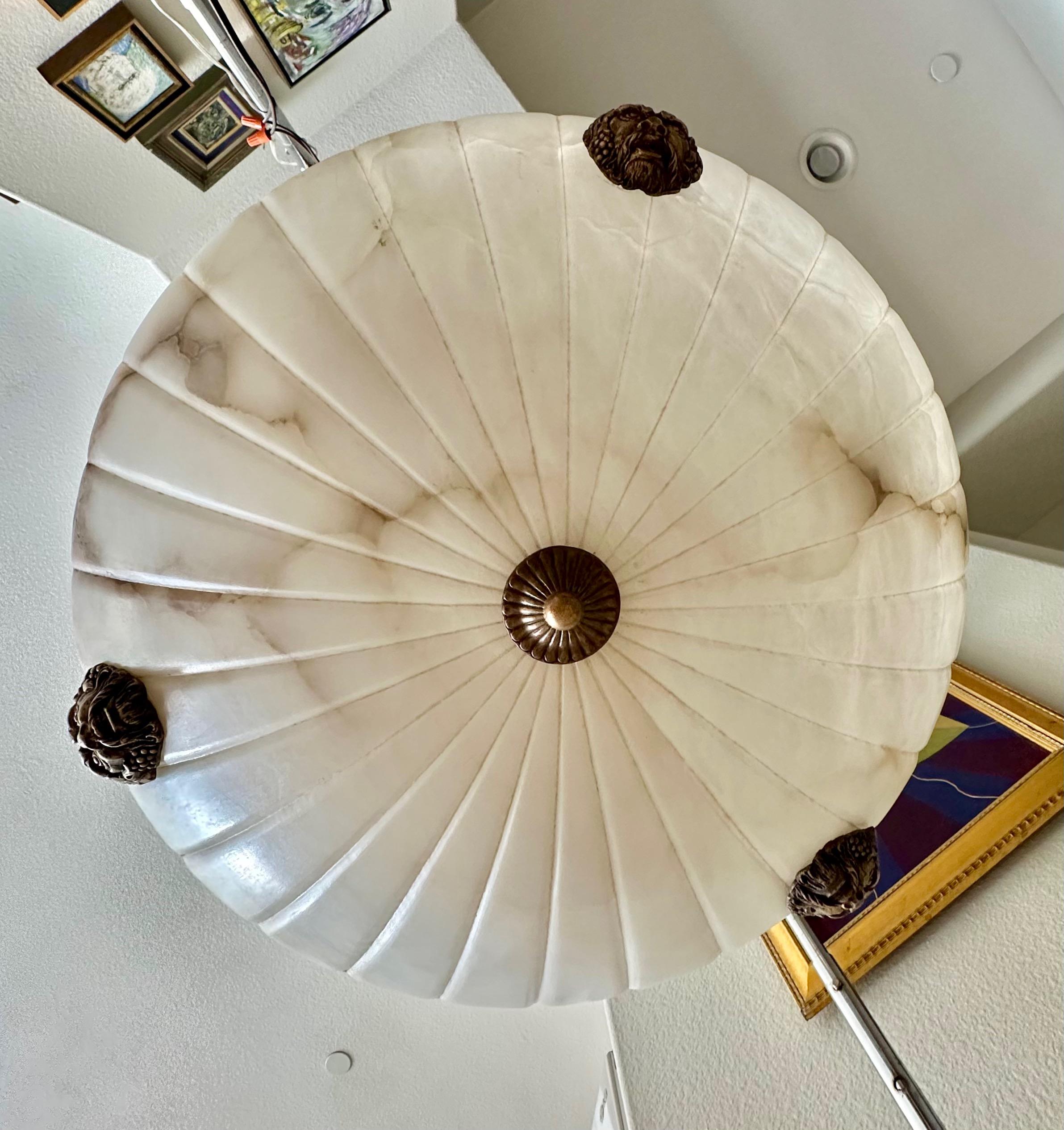 French Neo-Classic Style Alabaster Pendant Chandelier in vendita 3