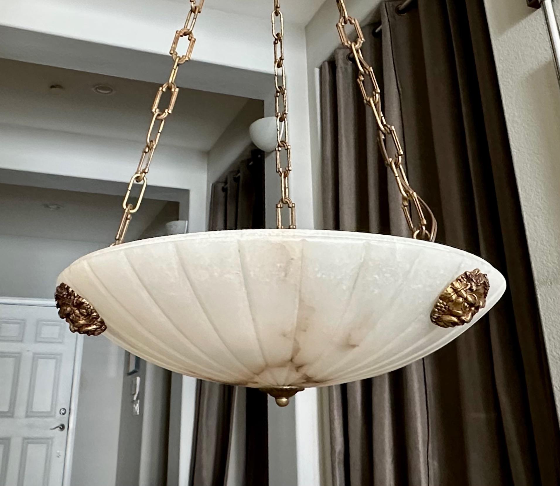 French Neo-Classic Style Alabaster Pendant Chandelier in vendita 3