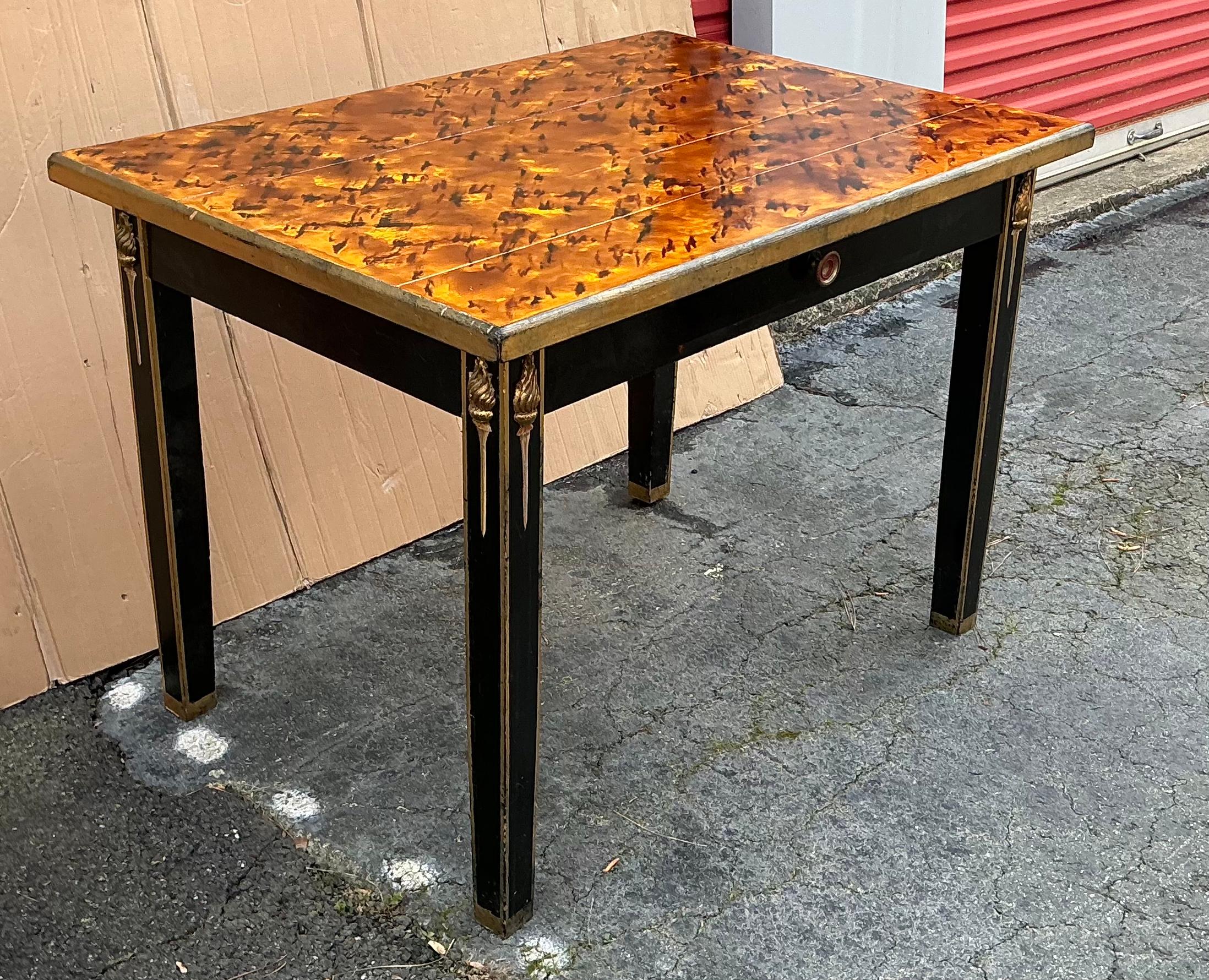 Französischer neoklassischer Tisch / Schreibtisch / Center in schwarzem Lack und Schildpattfarbe im Angebot 2