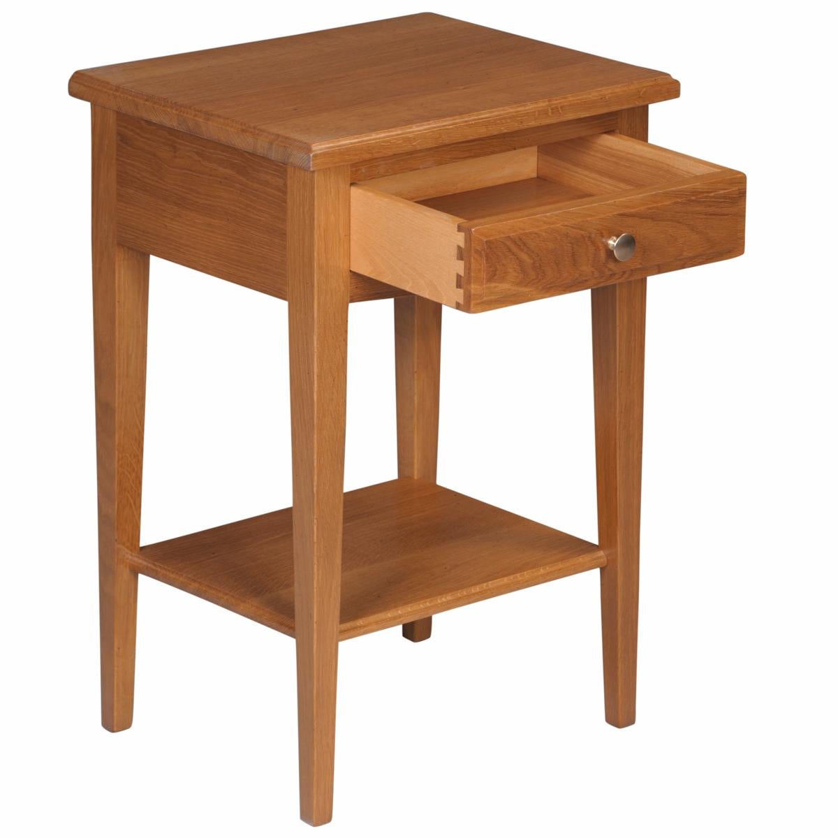 Directoire Table de chevet de style néo-classique français en chêne massif avec 1 tiroir en vente