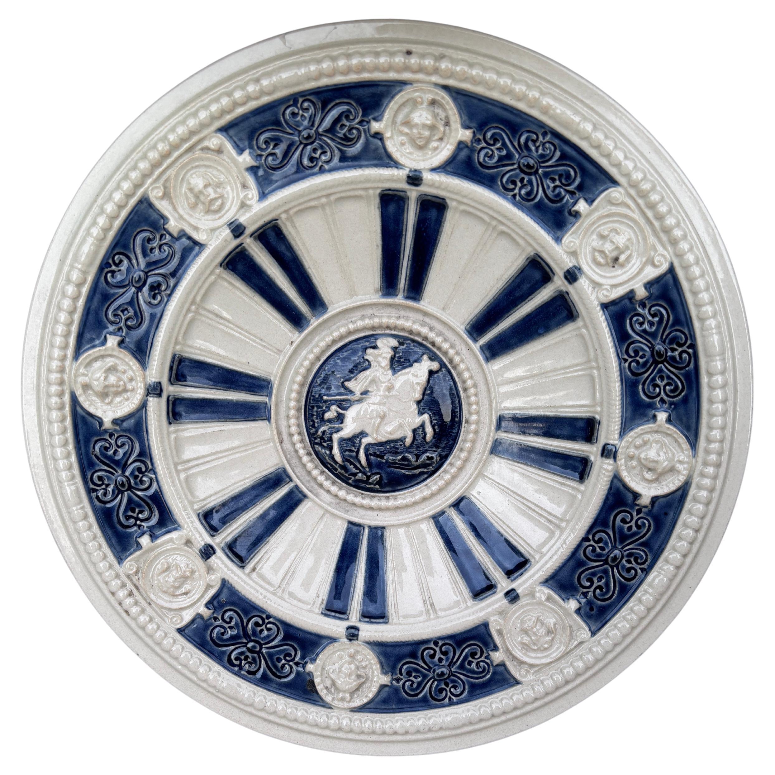 Piatto in maiolica neorinascimentale francese del 1890 circa in vendita
