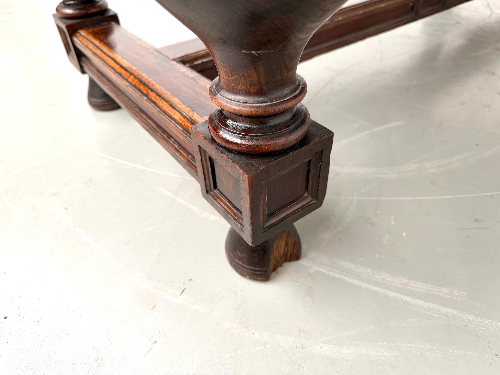 French neo-Renaissance solid oak desk, circa 1900. For Sale 11