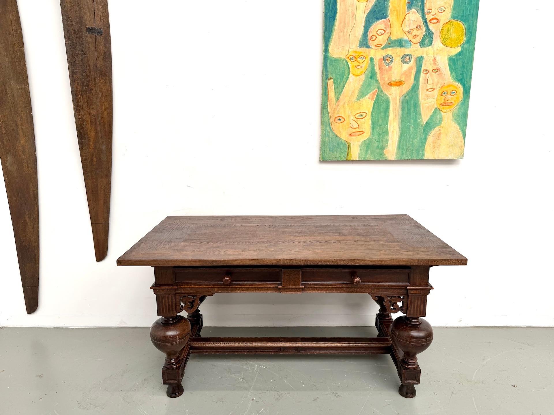 French neo-Renaissance solid oak desk, circa 1900. In Good Condition For Sale In LYON, FR