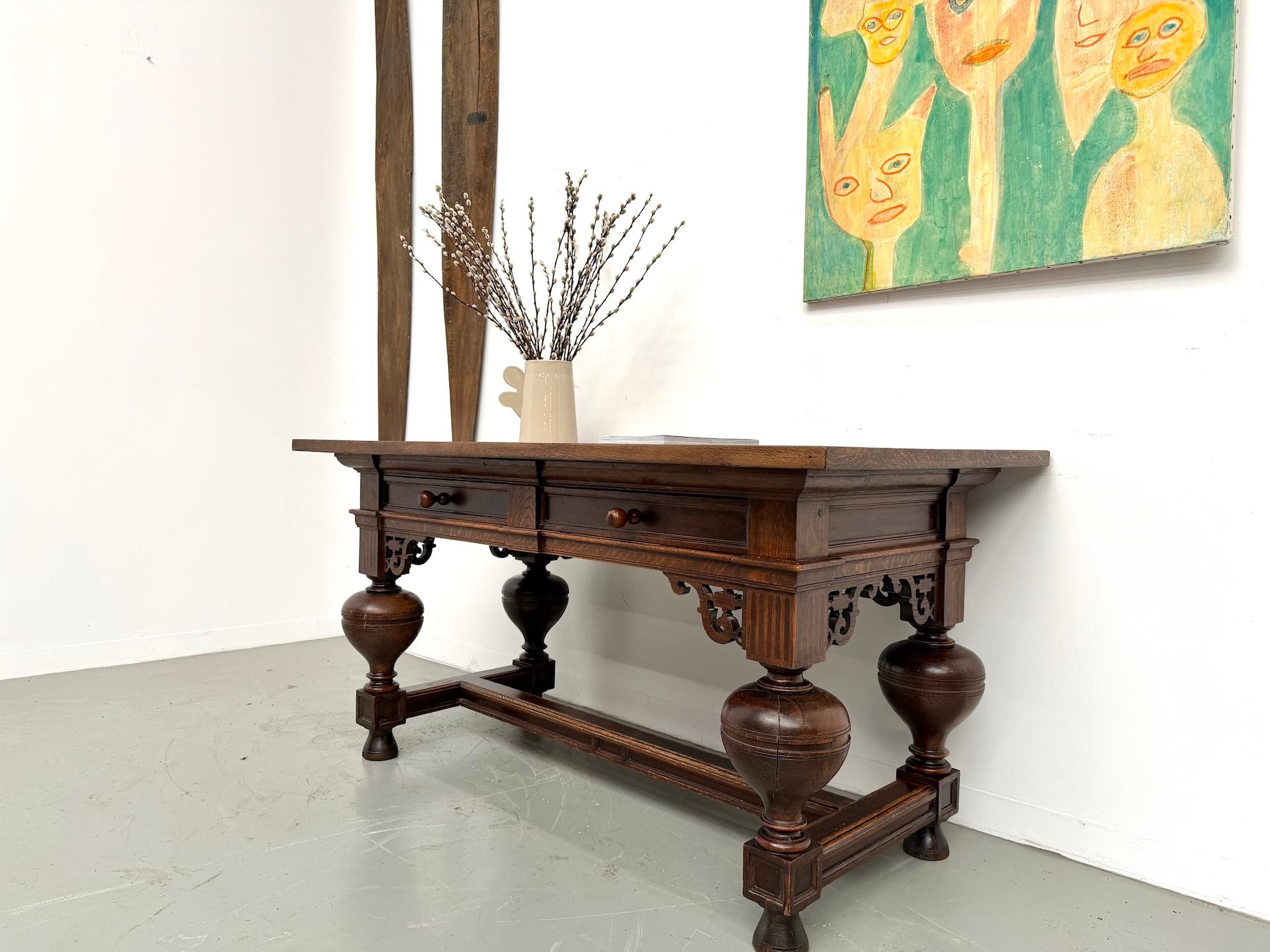 French neo-Renaissance solid oak desk, circa 1900. For Sale 3