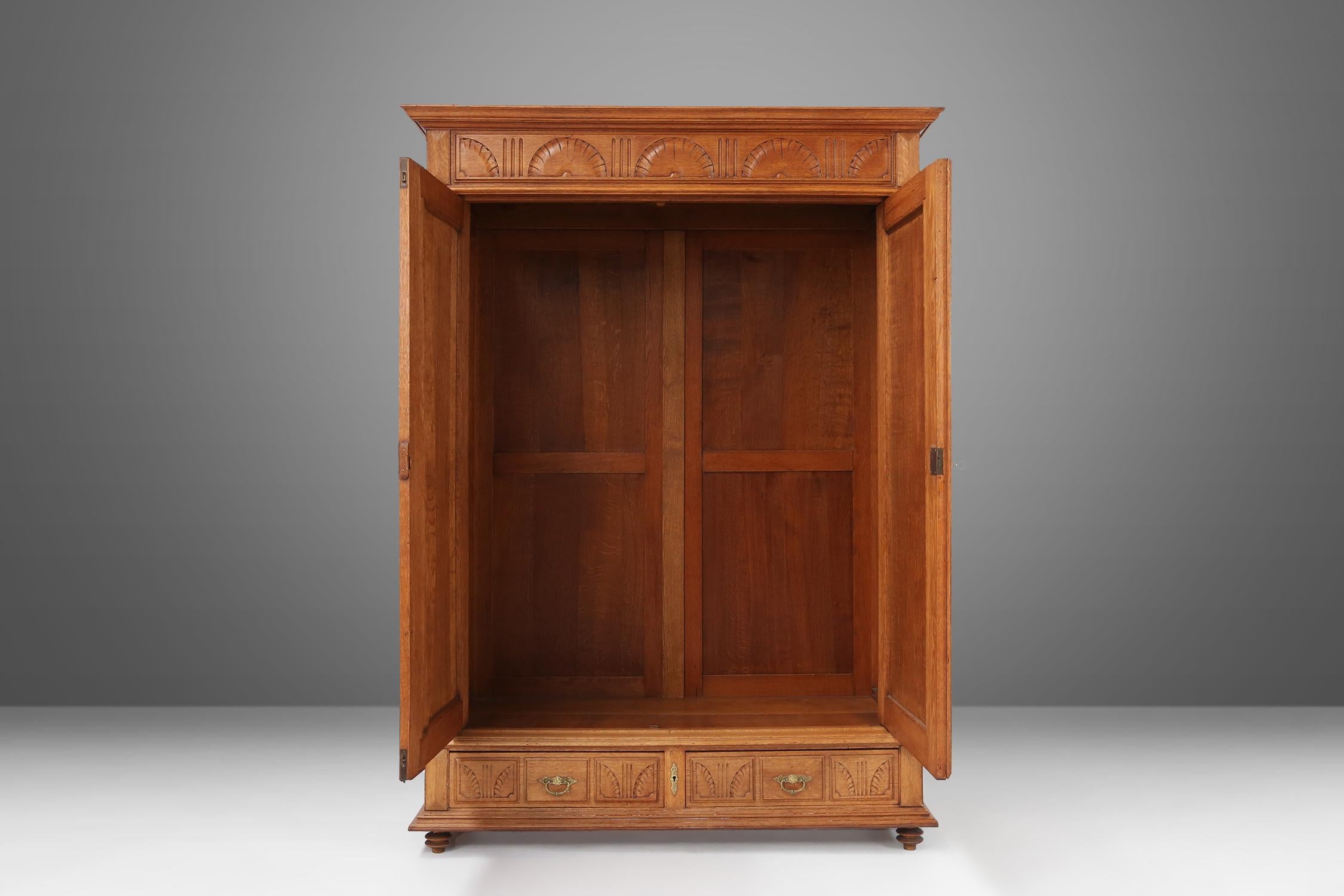 French Neo Renaissance Wardrobe, 1900s In Good Condition For Sale In Meulebeke, BE
