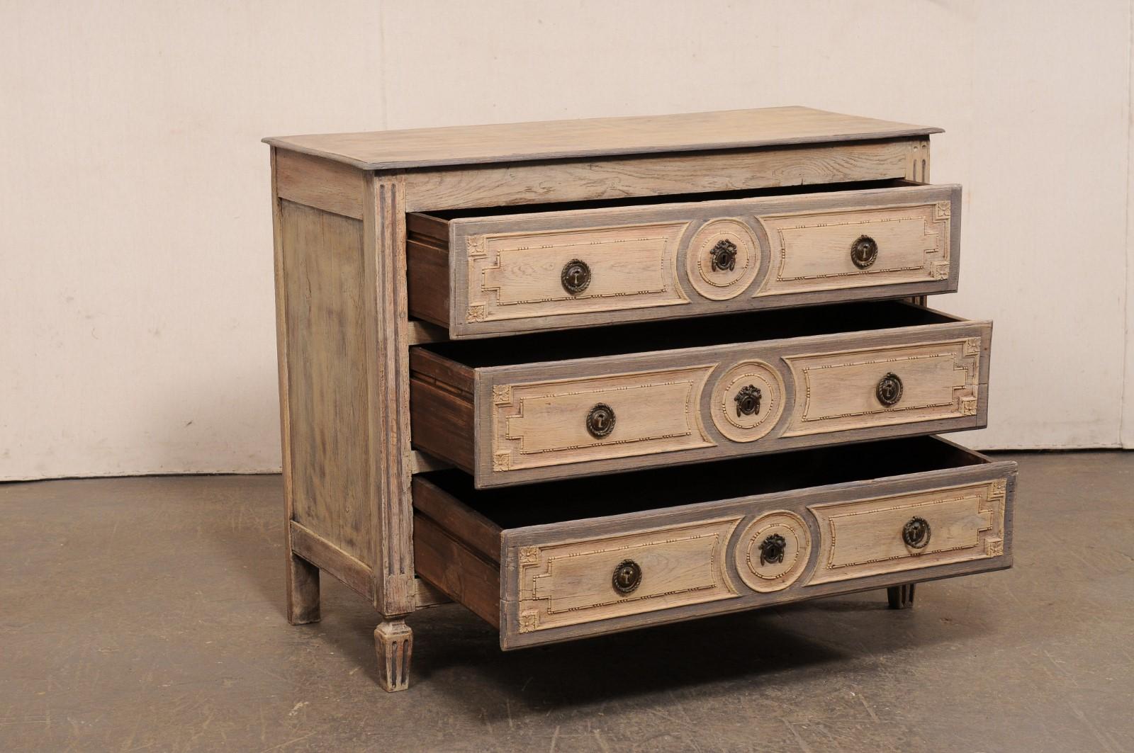 Francese Commode neoclassica francese con dettagli ben curati, XIX sec. in vendita