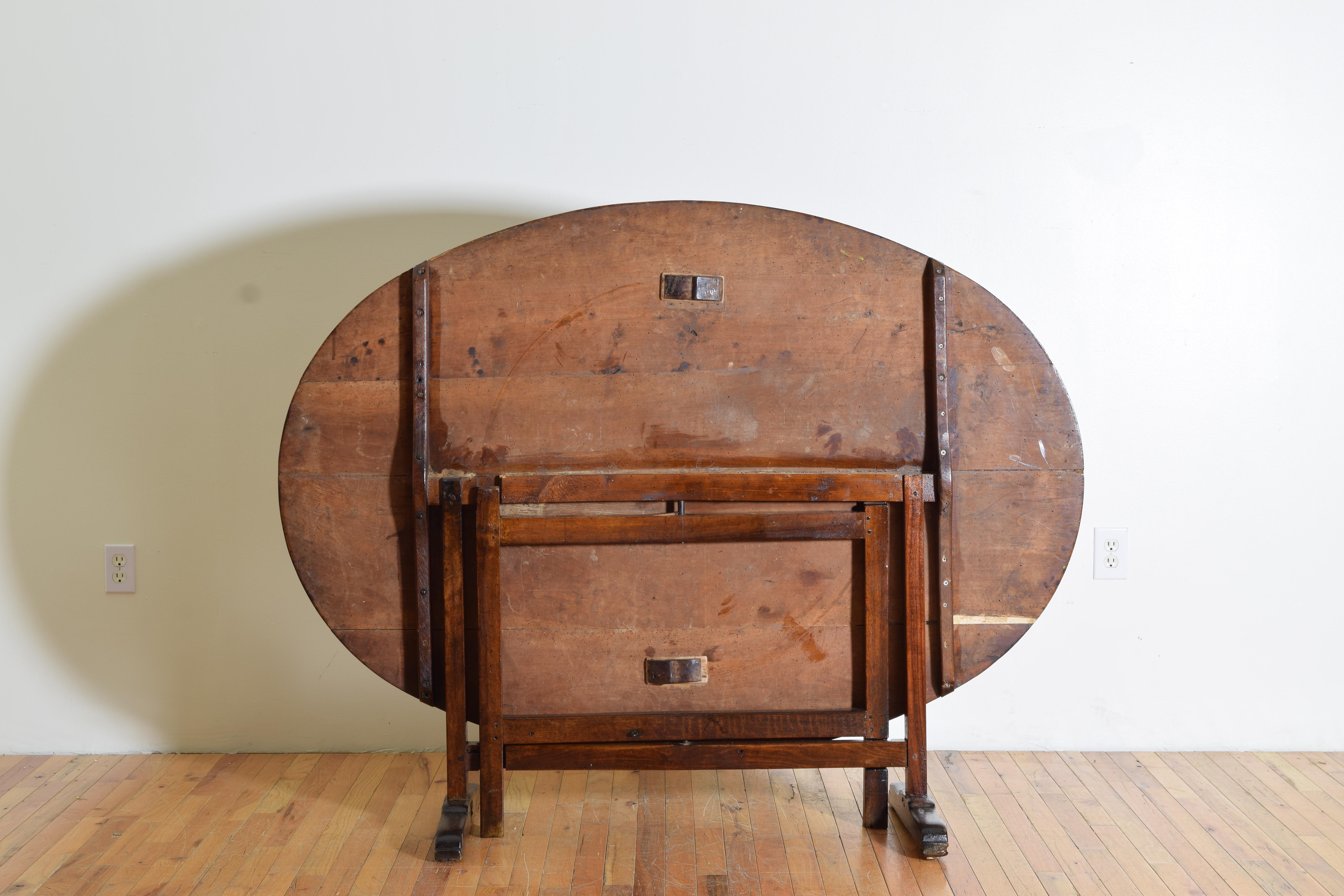 French Neoclassic Figured Walnut Oval Folding Vendange Table, 2ndq 19th century 2
