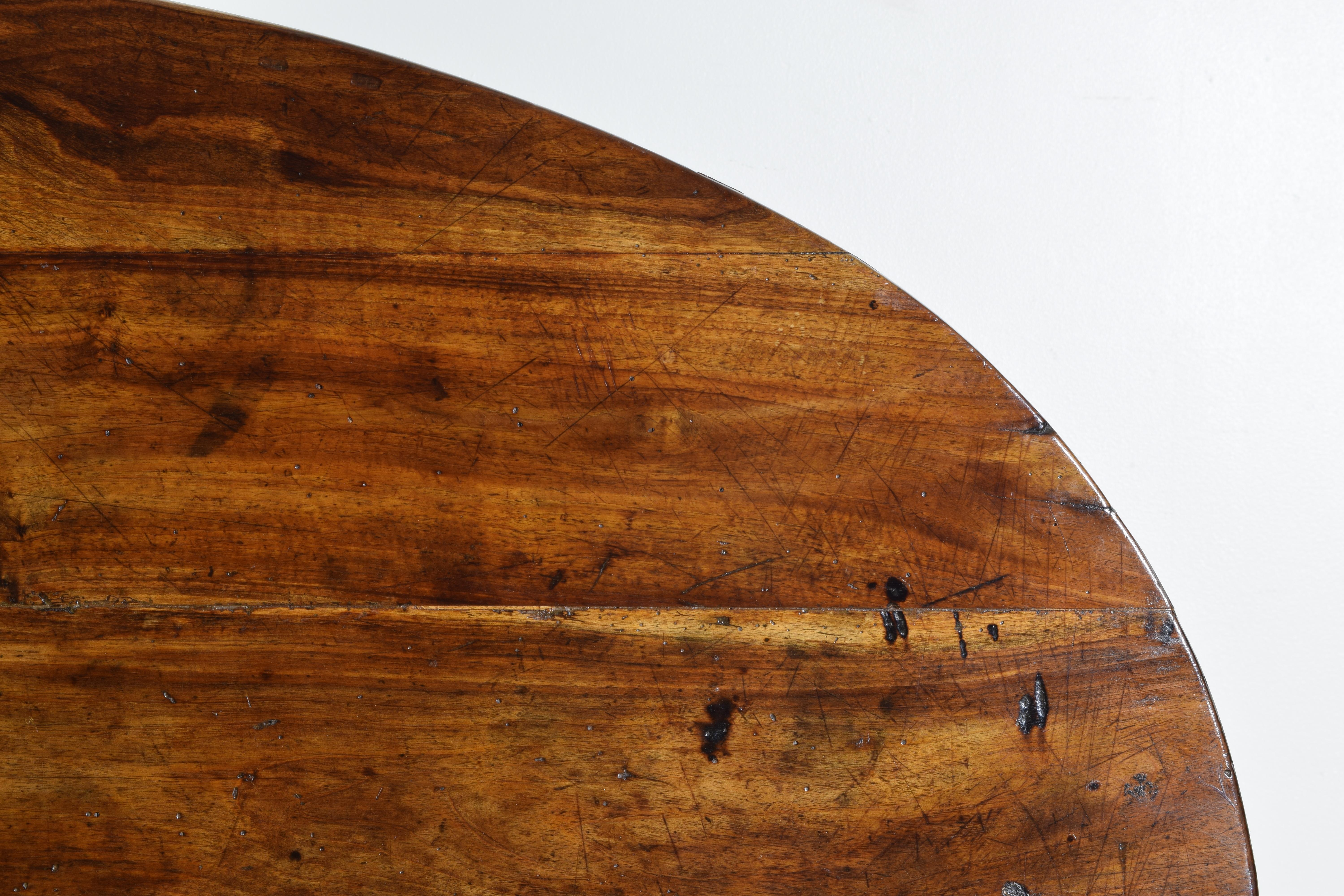 French Neoclassic Figured Walnut Oval Folding Vendange Table, 2ndq 19th century 3