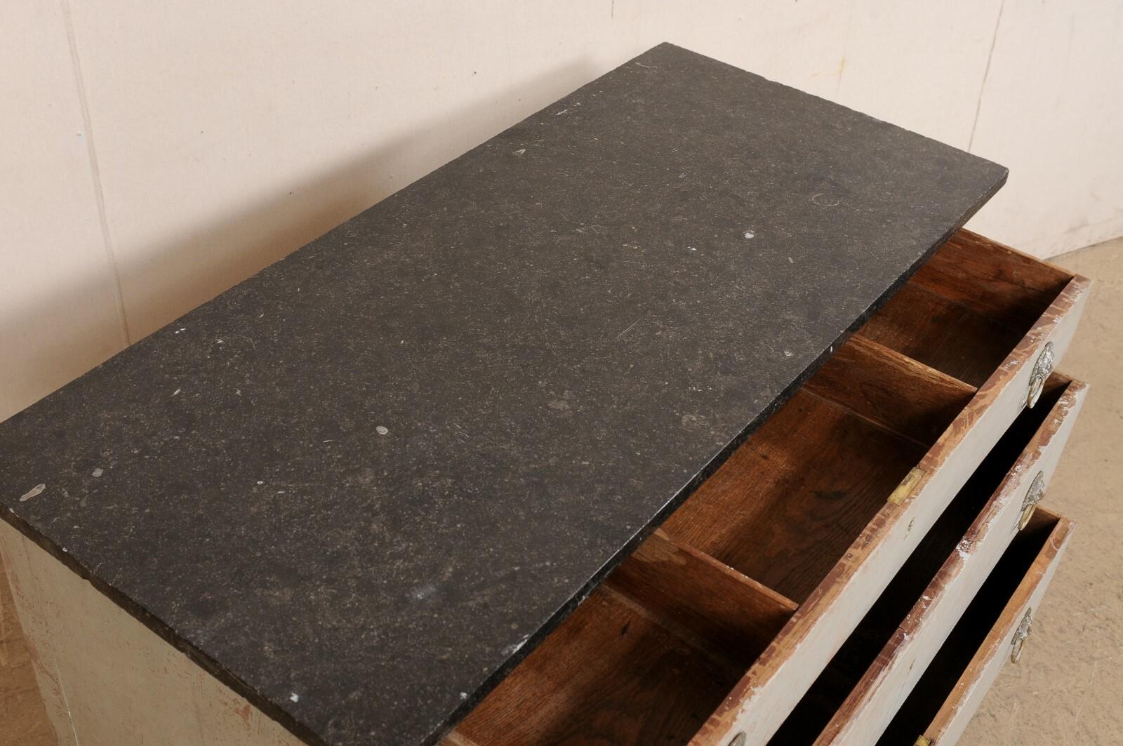 Cassapanca neoclassica francese con piano in marmo e piedi a zampa, XIX sec. In condizioni buone in vendita a Atlanta, GA