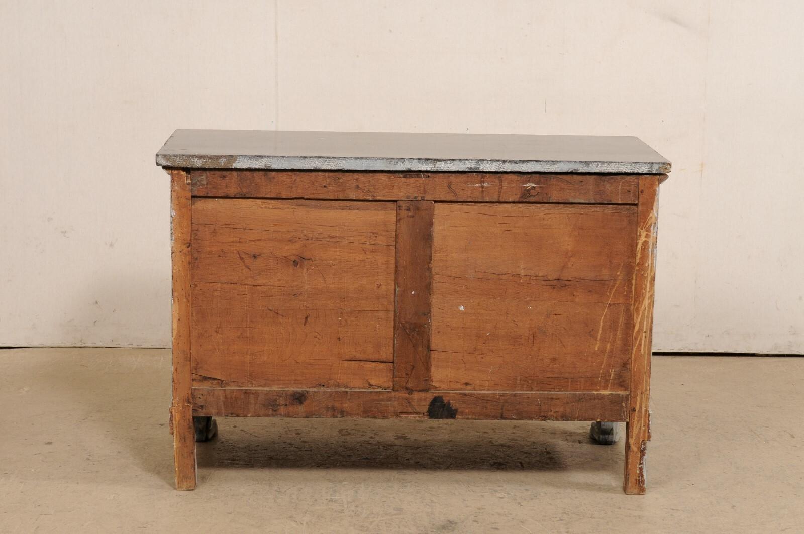 Cassapanca neoclassica francese con piano in marmo e piedi a zampa, XIX sec. in vendita 1