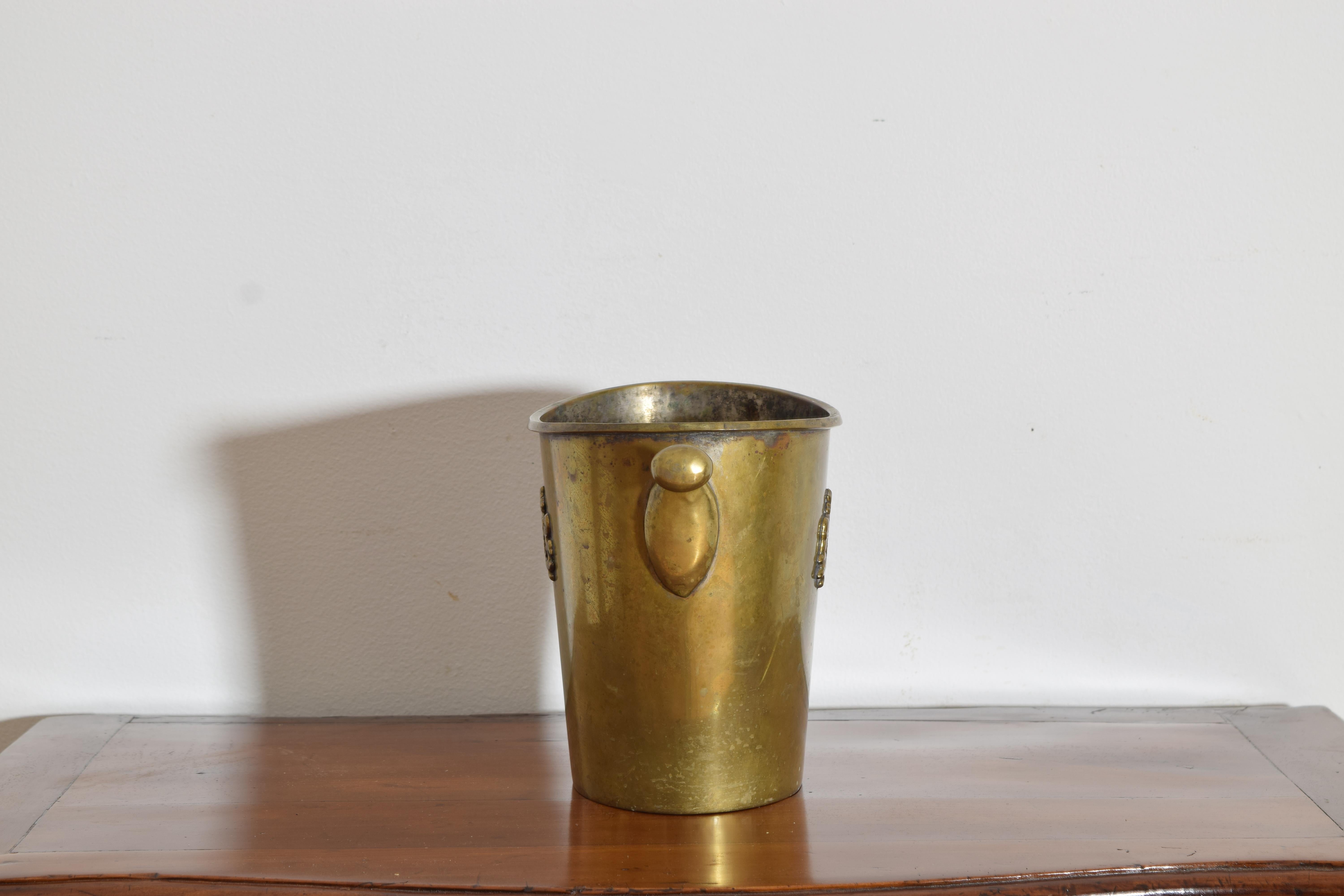 French Neoclassic Patinated Brass Handled Ice Bucket, mid 19th century In Good Condition For Sale In Atlanta, GA