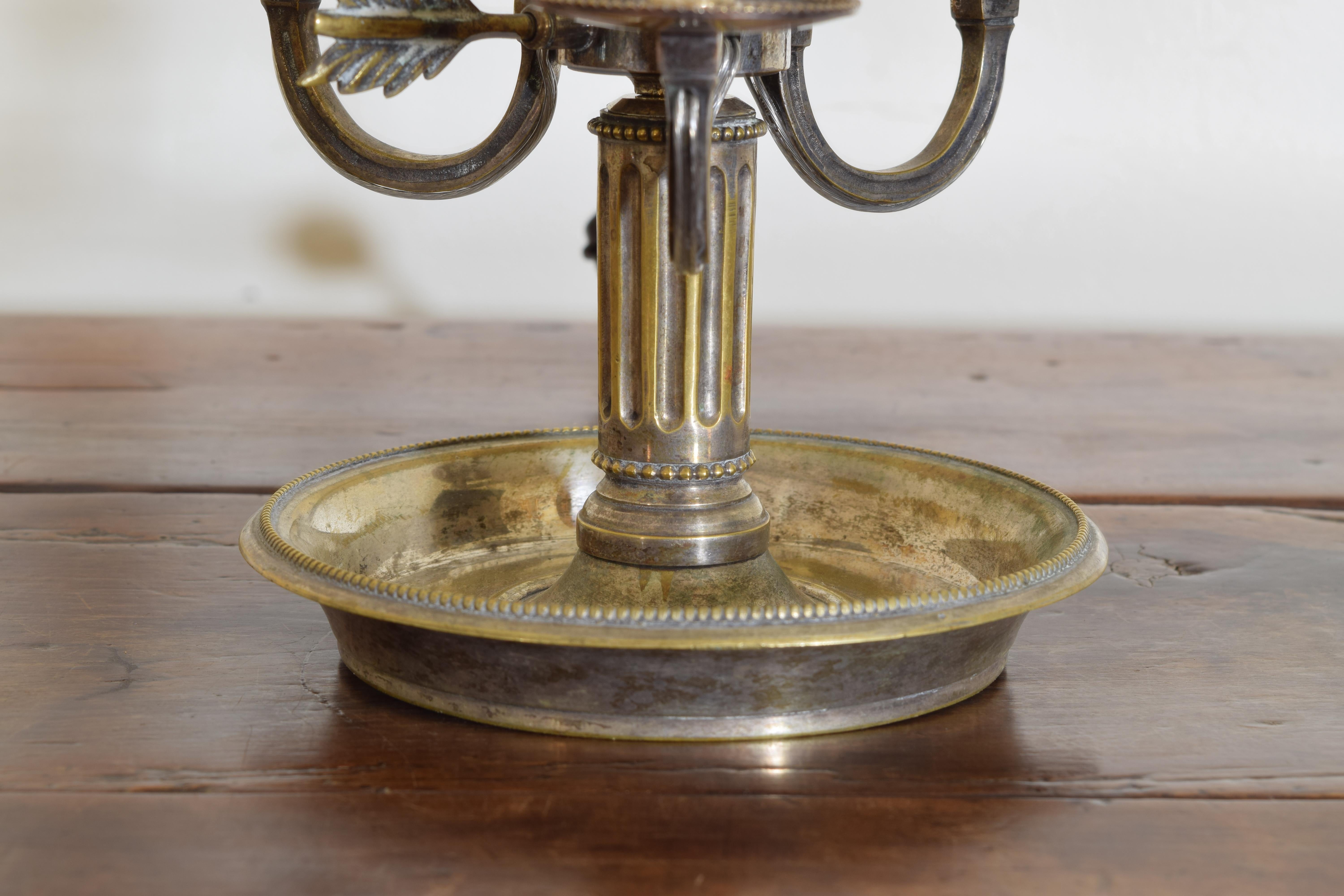 Lampe bouillotte néoclassique française à 3 lumières en métal argenté, 18e/19e siècle en vente 1