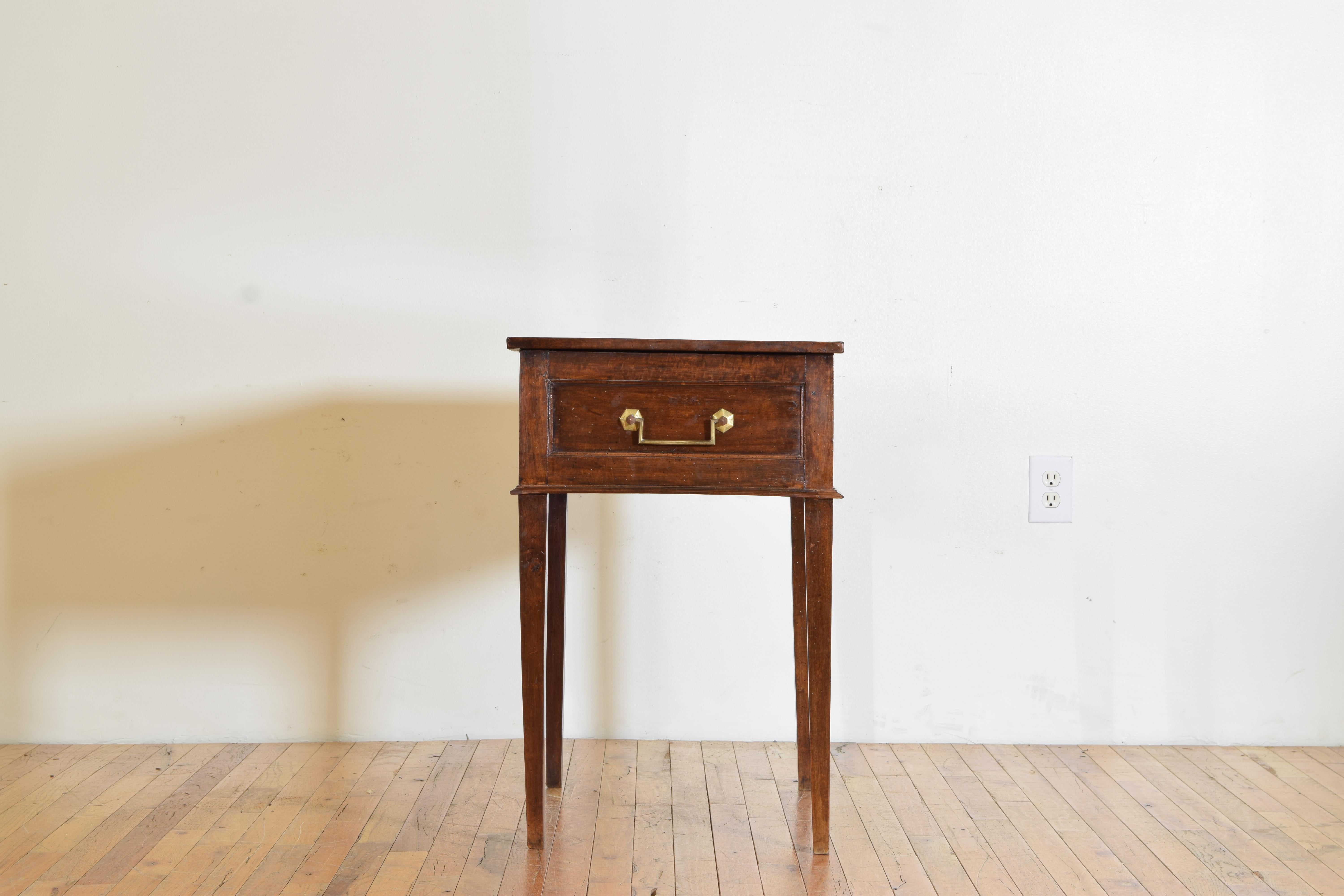 French Neoclassic Walnut Hinged Top & Brass Handled Vanity Table, ca. 1825 In Good Condition For Sale In Atlanta, GA