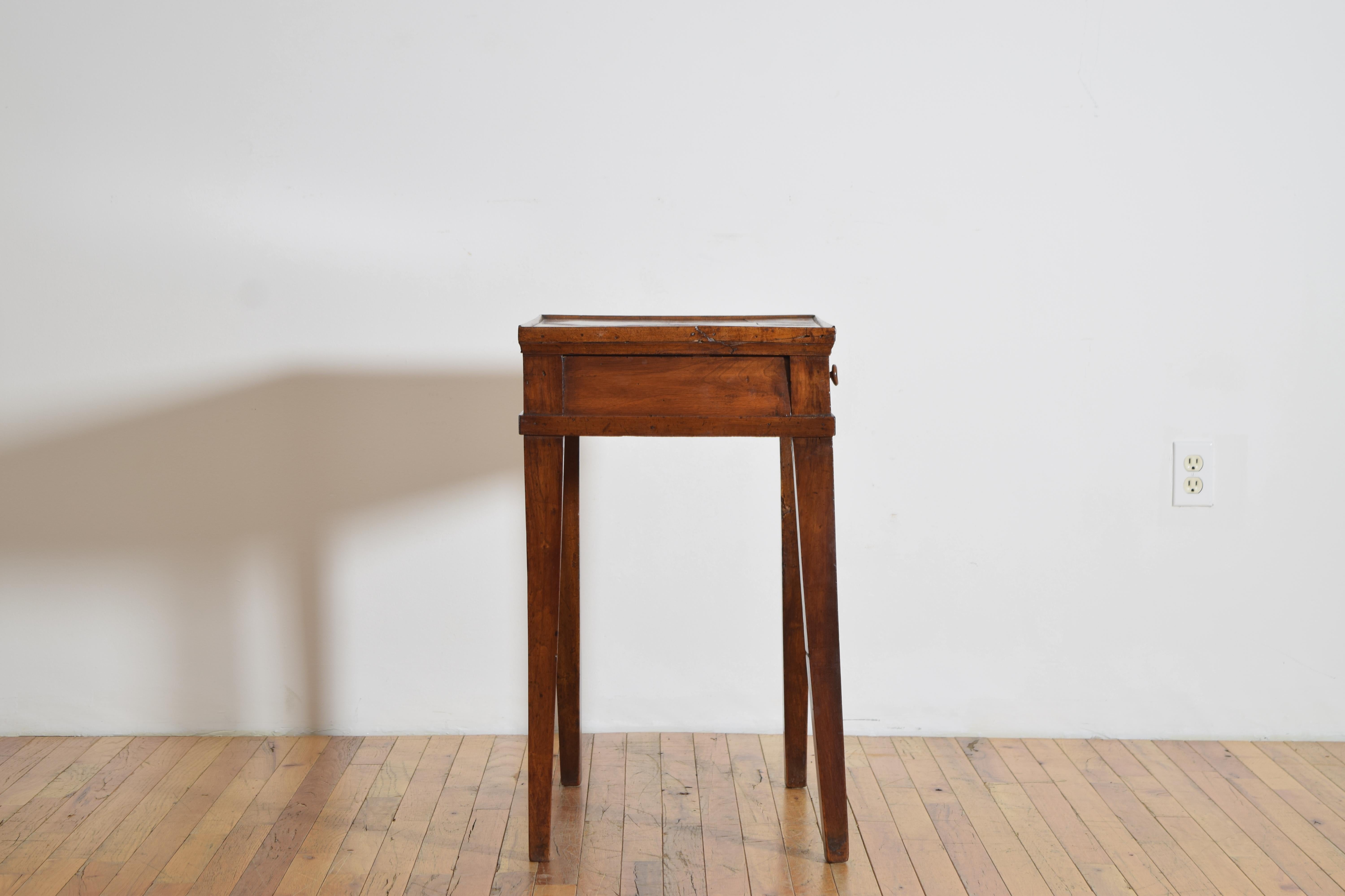 French Neoclassic, Walnut & Oak, Provinicial 1-Drawer Side Table, 2ndq 19th cen. In Good Condition For Sale In Atlanta, GA