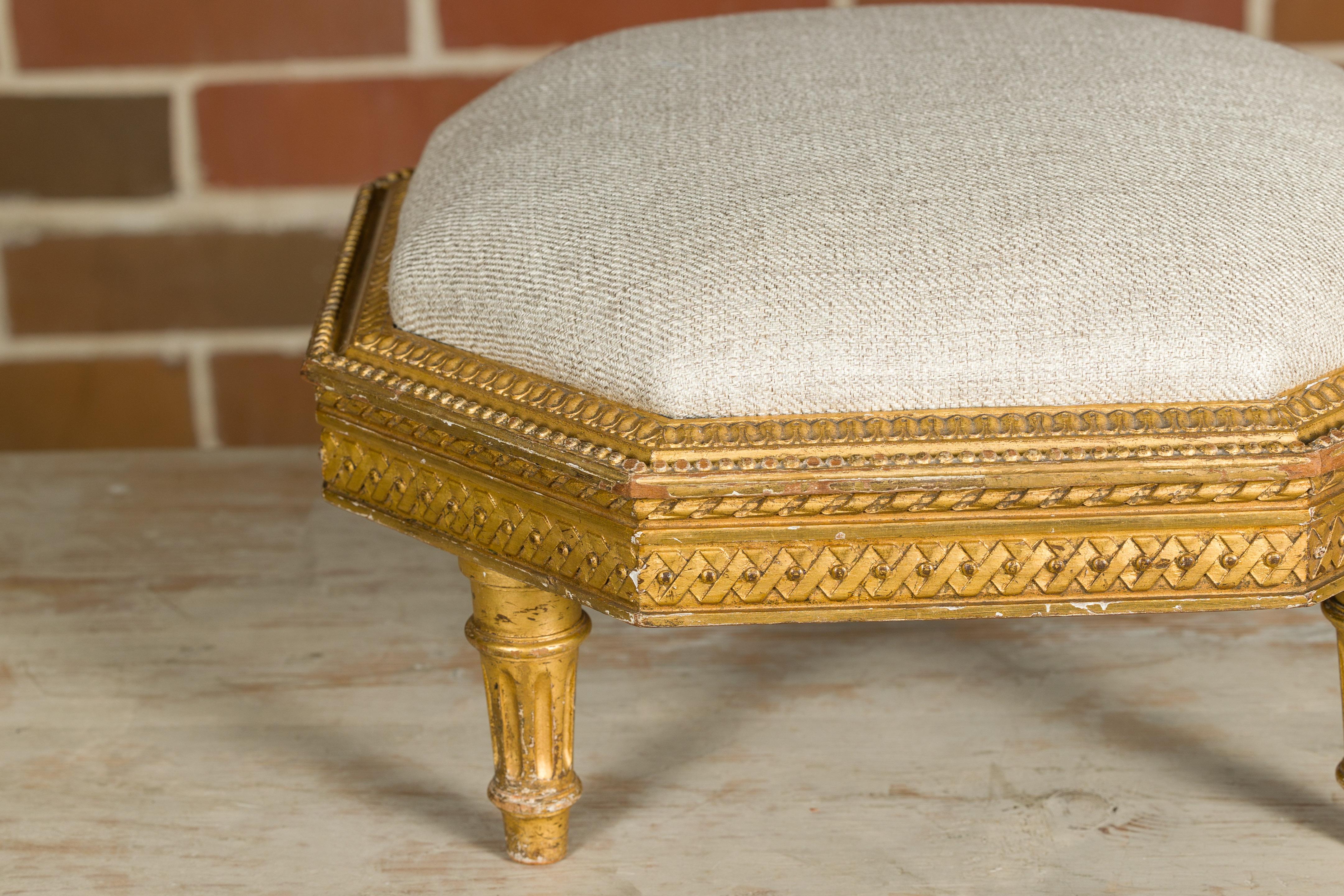 French Neoclassical 19th Century Carved Giltwood Footstool with Linen Upholstery For Sale 8