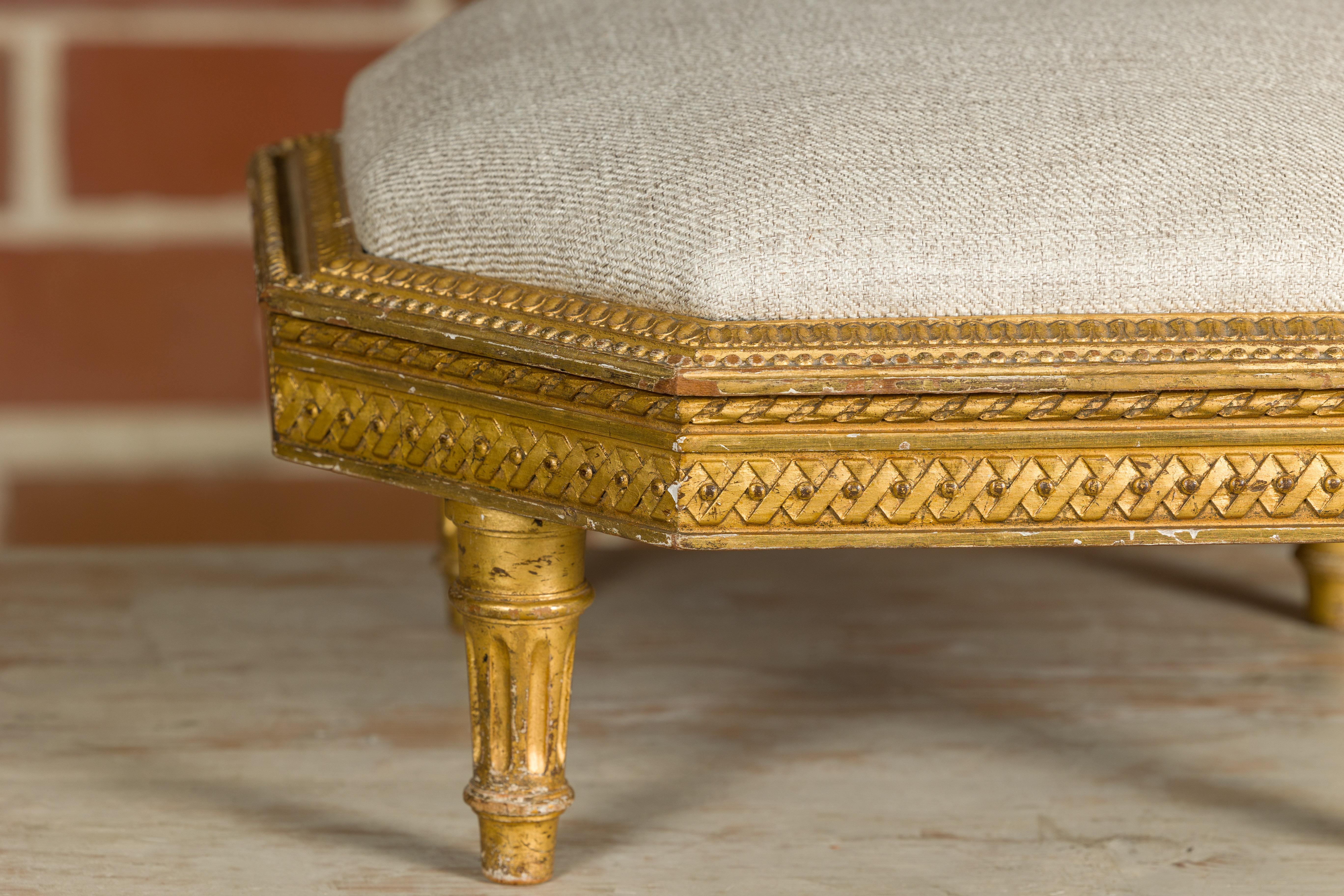 French Neoclassical 19th Century Carved Giltwood Footstool with Linen Upholstery For Sale 4