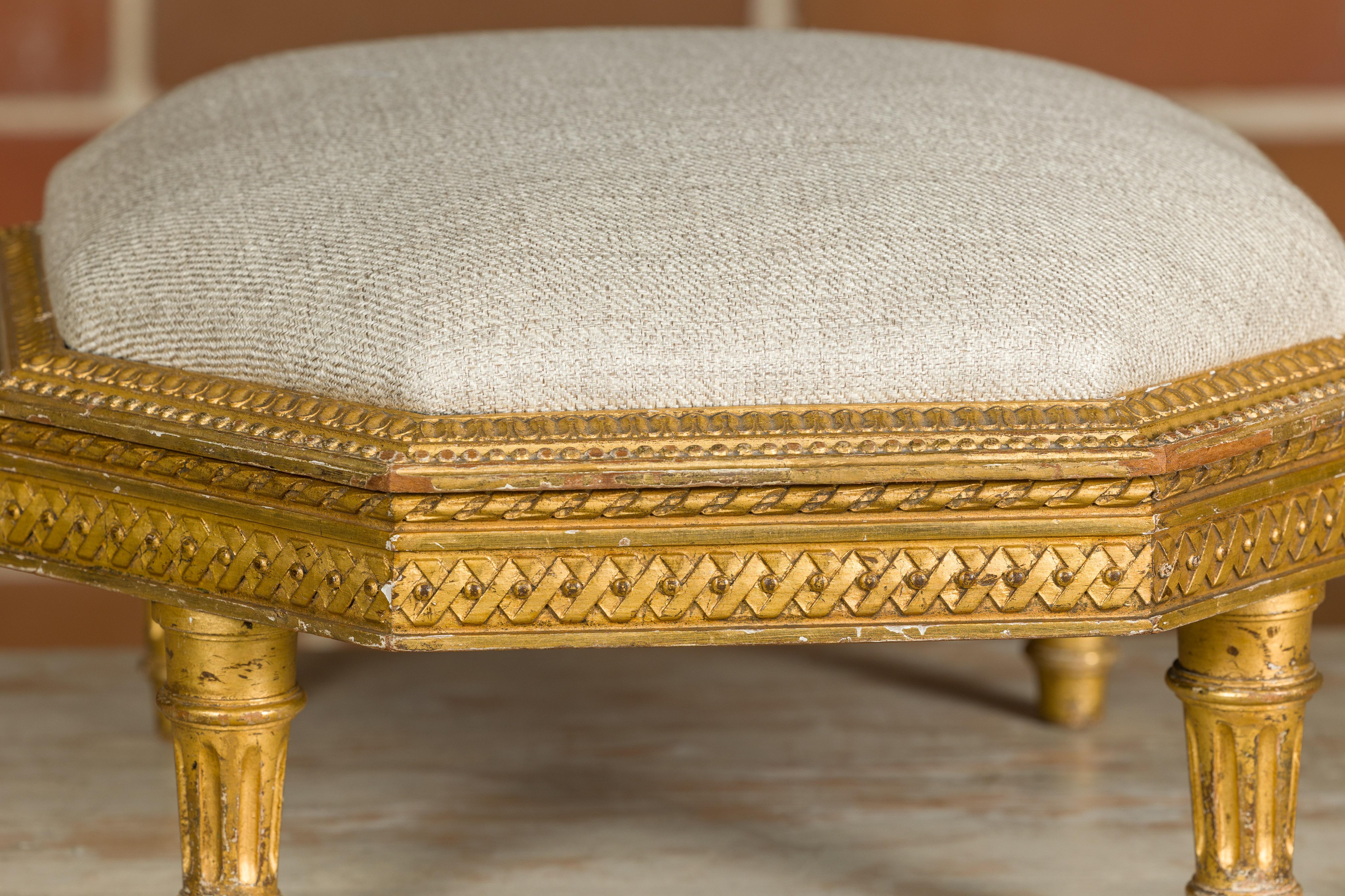 French Neoclassical 19th Century Carved Giltwood Footstool with Linen Upholstery For Sale 6