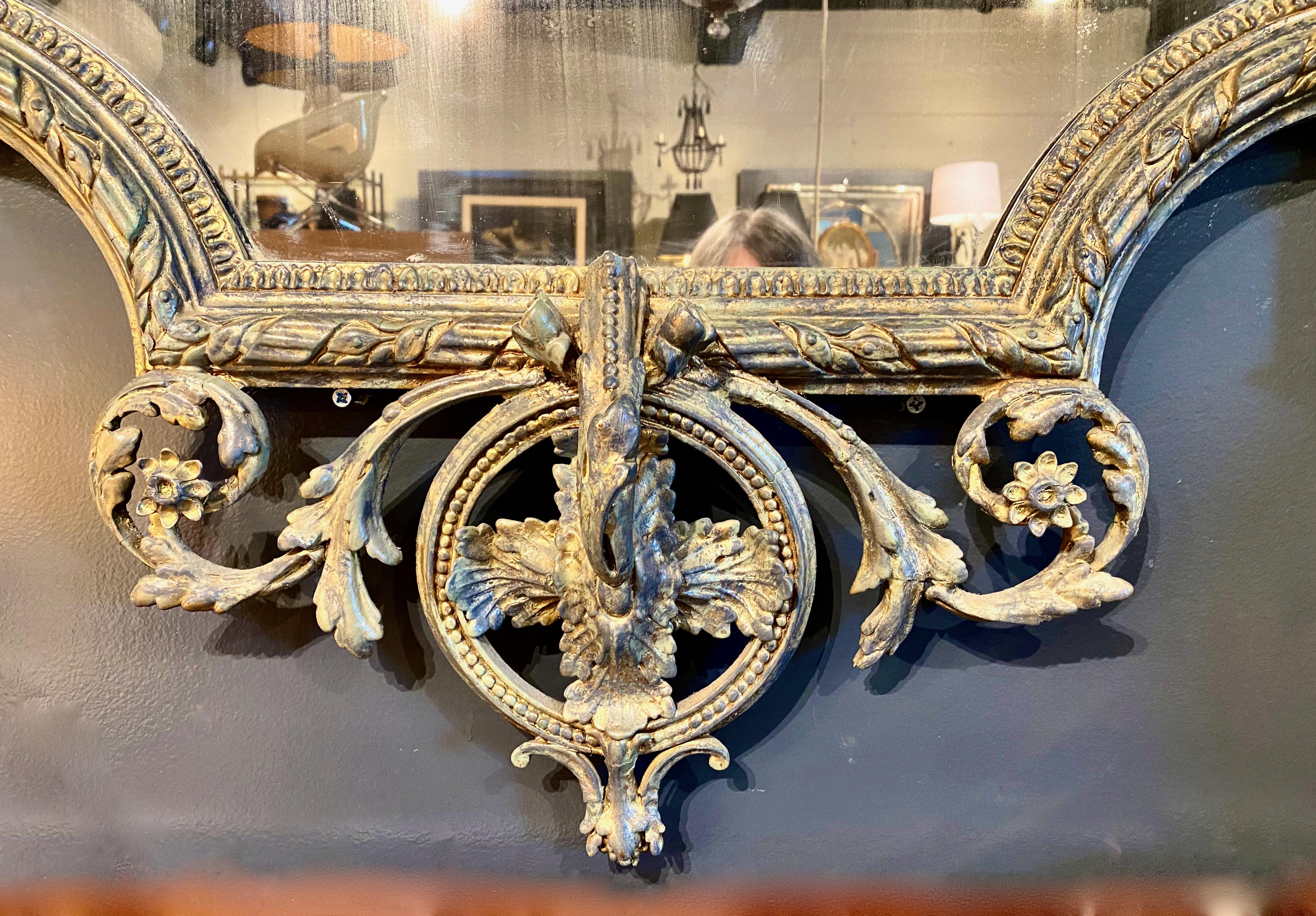 Miroir néoclassique français du 19ème siècle en bois doré Bon état - En vente à Pasadena, CA