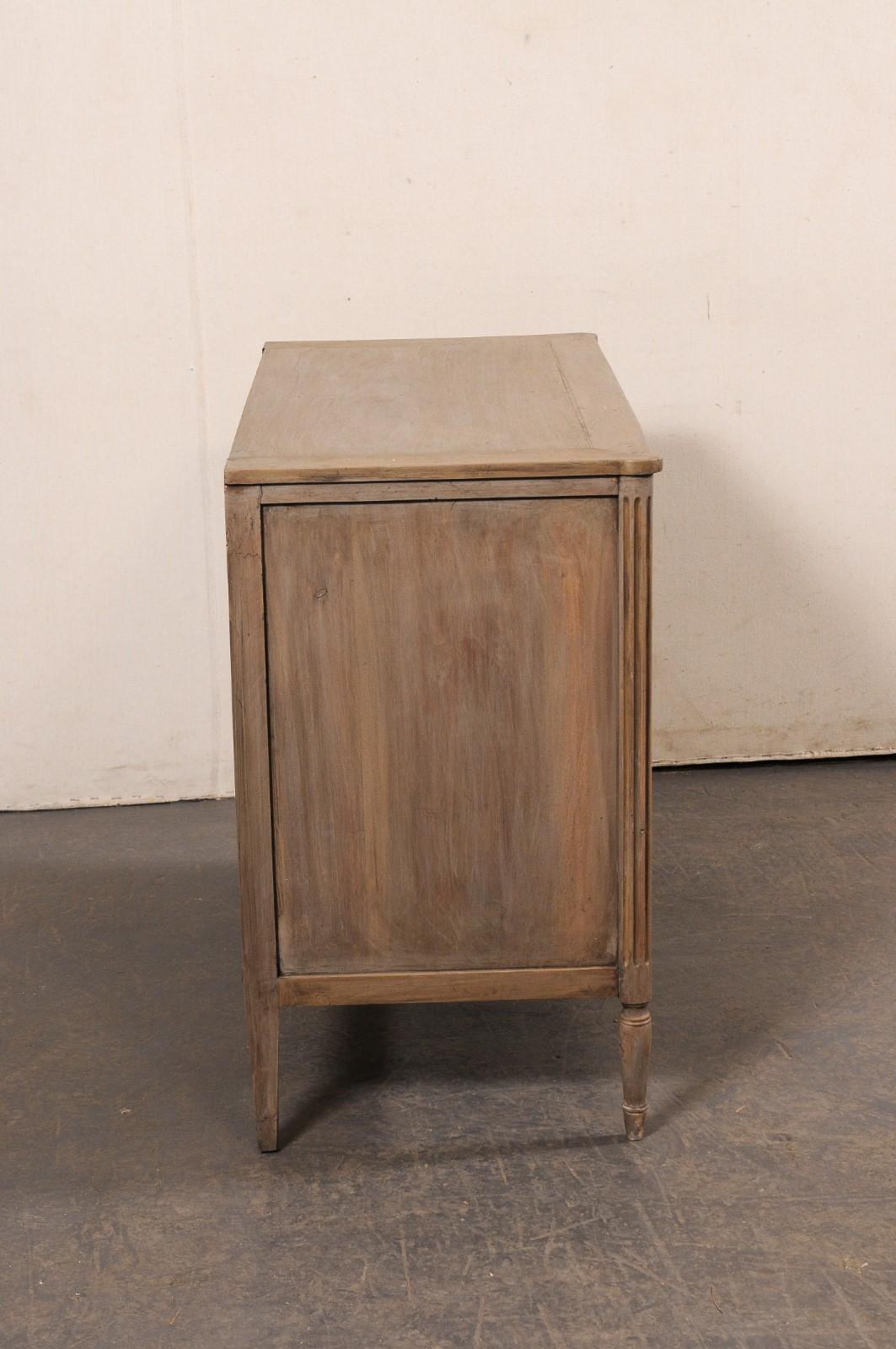 Legno Commode francese neoclassica a 3 cassetti, XIX secolo in vendita