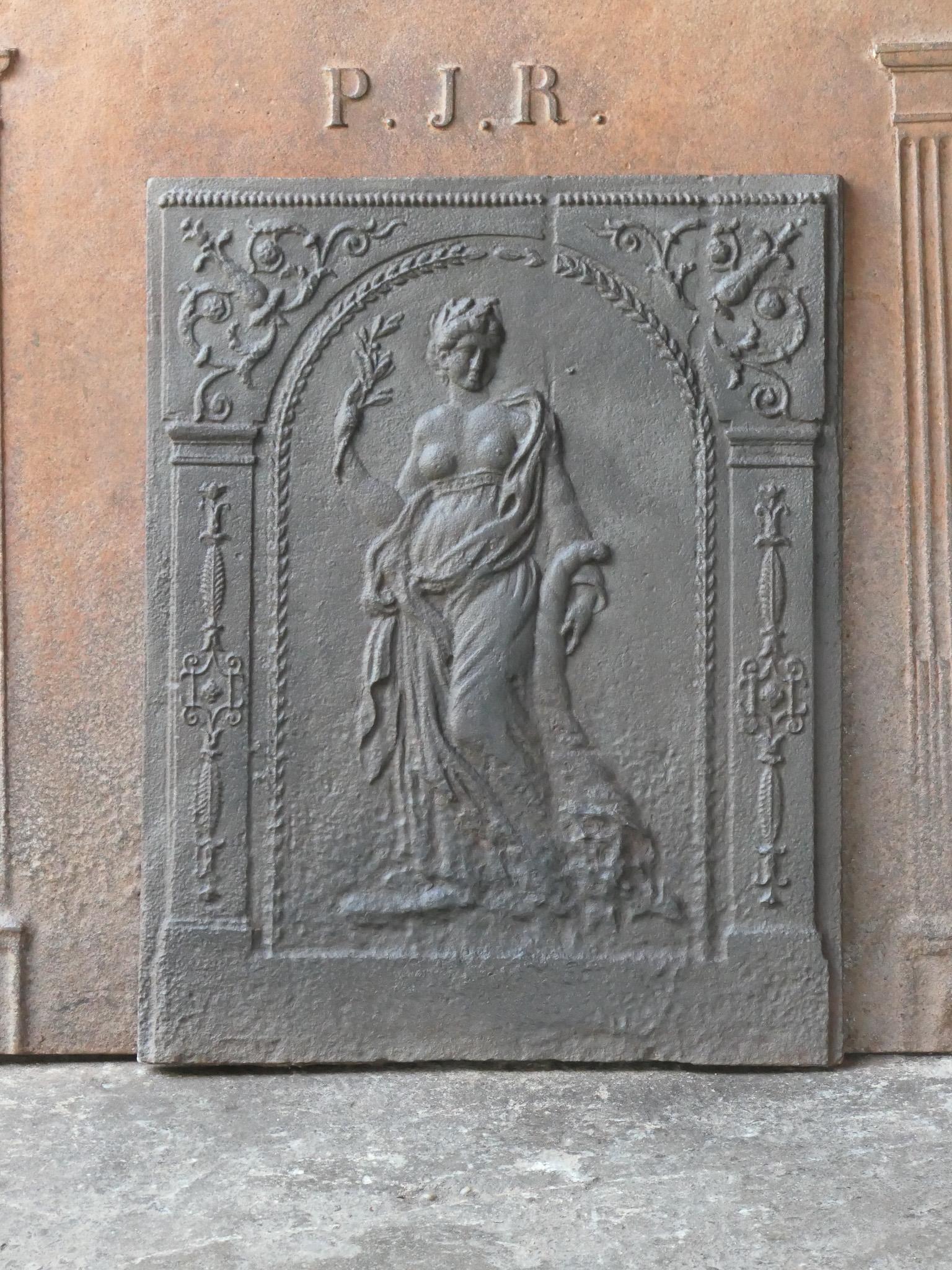 French Neoclassical 'Allegory of Peace' Fireback / Backsplash In Good Condition For Sale In Amerongen, NL