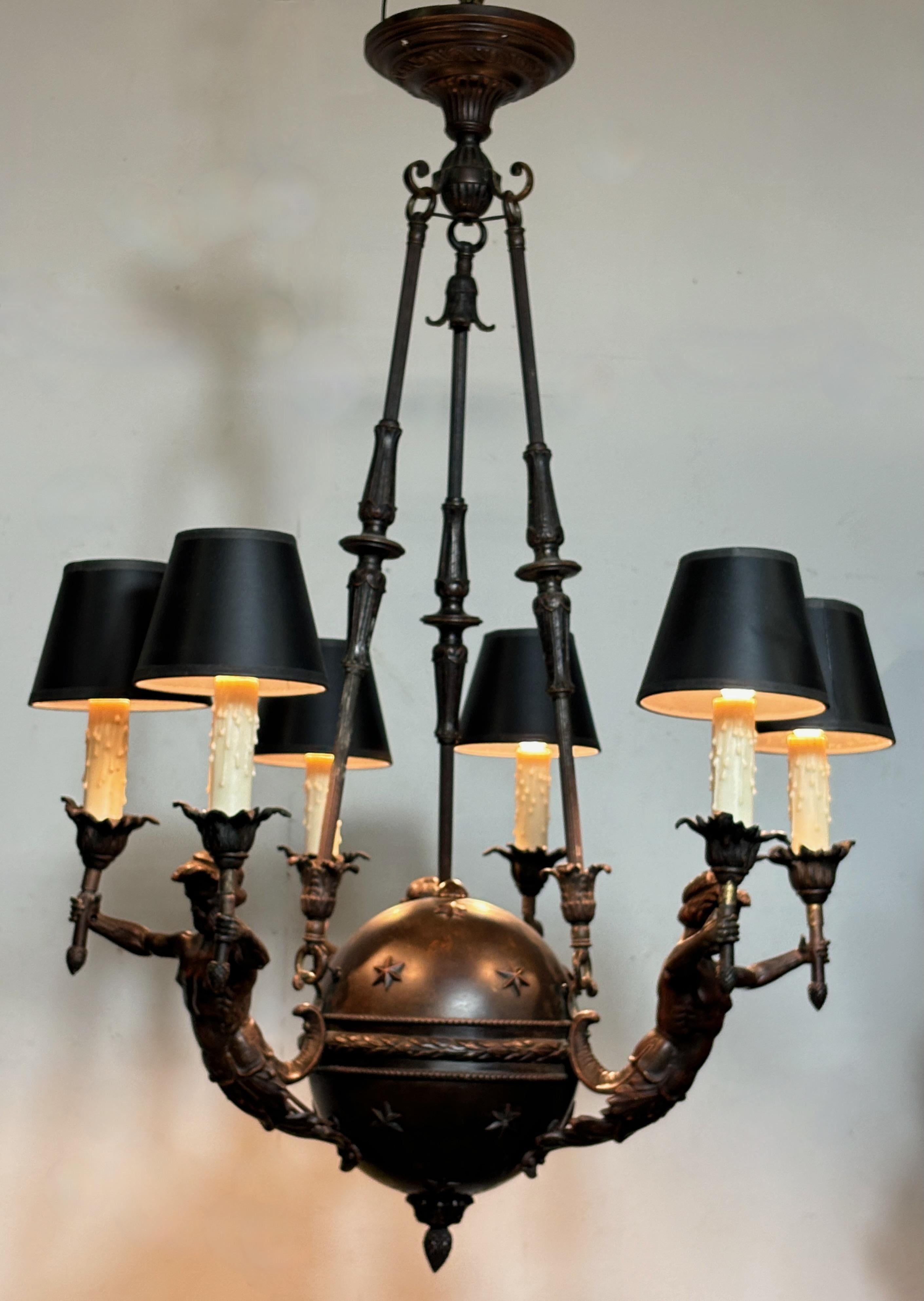 Francese Apparecchio a sospensione in bronzo in stile neoclassico francese / Beaux Arts in vendita
