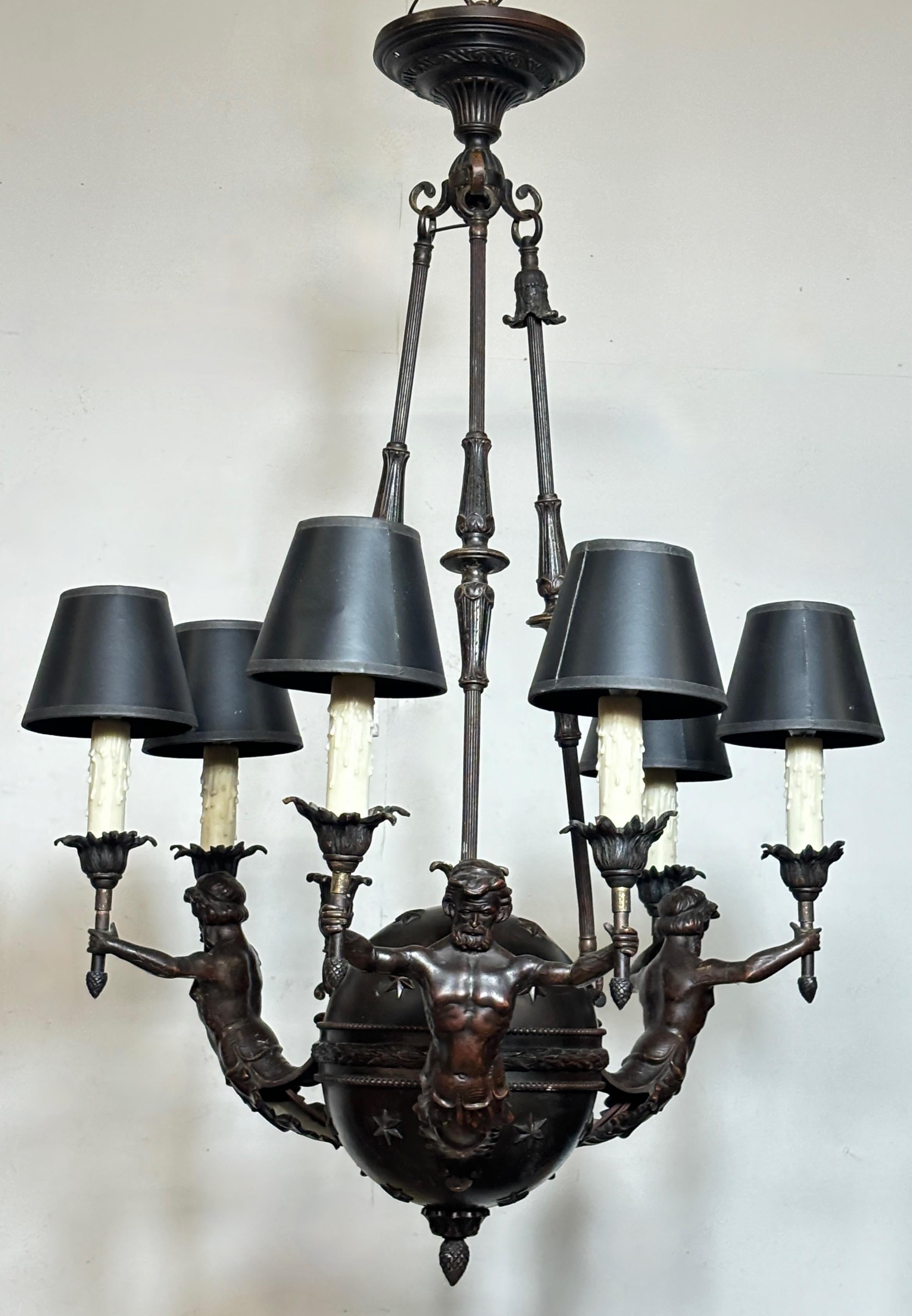 XX secolo Apparecchio a sospensione in bronzo in stile neoclassico francese / Beaux Arts in vendita